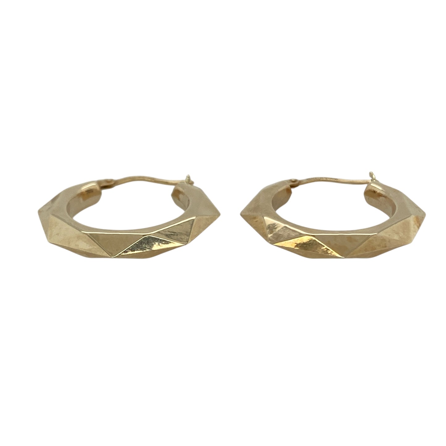Bring unique texture and classic shine to your collection with these pre-owned 9ct yellow gold hex-patterned hoop creole earrings—an elegant pair with a distinctive look.

Design: Featuring a traditional creole hoop adorned with a hexagonal patterned finish, these earrings offer a striking blend of geometric detail and timeless style.
Material: Made in 9-carat yellow gold, the polished surface enhances the faceted pattern with a warm, radiant glow.