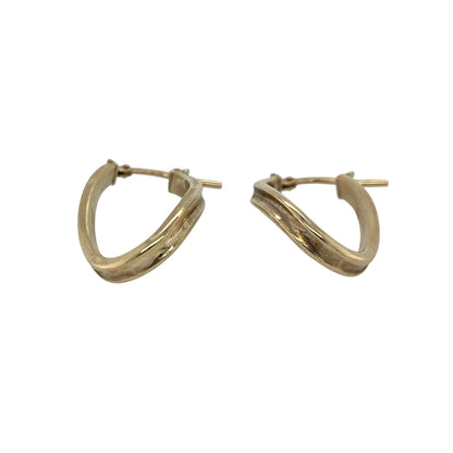 Bring elegant texture and classic shine to your collection with these pre-owned 9ct yellow gold twisted oval creole earrings—an effortlessly stylish pair with timeless appeal.

Design: Featuring an oval creole shape enhanced by a refined twisted pattern, these earrings offer a graceful blend of texture and smooth curves.
Material: Made in 9-carat yellow gold, the polished finish highlights the twisted detailing with a warm, radiant glow.