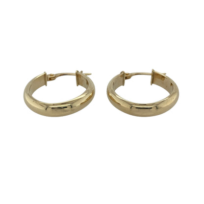 Bring classic simplicity and timeless shine to your collection with these pre-owned 9ct yellow gold plain oval creole earrings—an elegant everyday staple.

Design: Featuring a smooth oval creole shape, these earrings offer a clean, polished look that suits any style or occasion.
Material: Made in 9-carat yellow gold, the bright polished finish provides a warm, radiant glow.