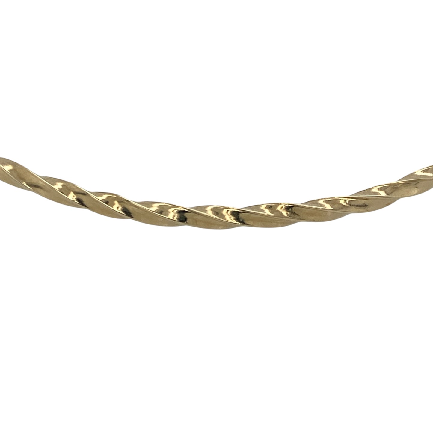 Bring elegant texture and classic shine to your collection with this pre-owned 9ct yellow gold twisted bangle—an understated yet stylish piece with timeless appeal.

Design: Featuring a slim 2mm-wide band with a refined twisted pattern, the bangle offers a graceful blend of texture and simplicity.
Material: Made in 9-carat yellow gold, the polished finish enhances the twisted detailing with a warm, radiant glow.