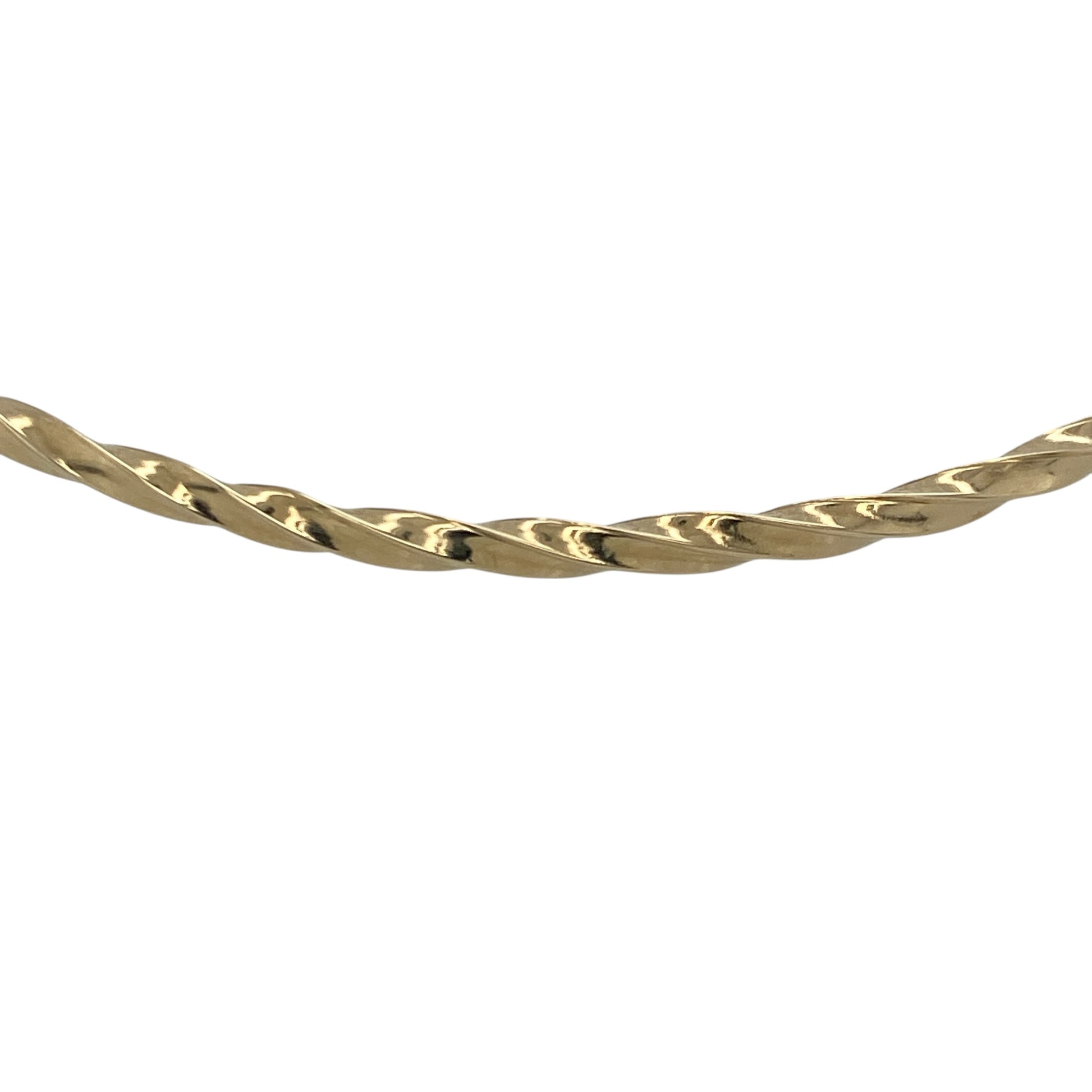 Bring elegant texture and classic shine to your collection with this pre-owned 9ct yellow gold twisted bangle—an understated yet stylish piece with timeless appeal.

Design: Featuring a slim 2mm-wide band with a refined twisted pattern, the bangle offers a graceful blend of texture and simplicity.
Material: Made in 9-carat yellow gold, the polished finish enhances the twisted detailing with a warm, radiant glow.