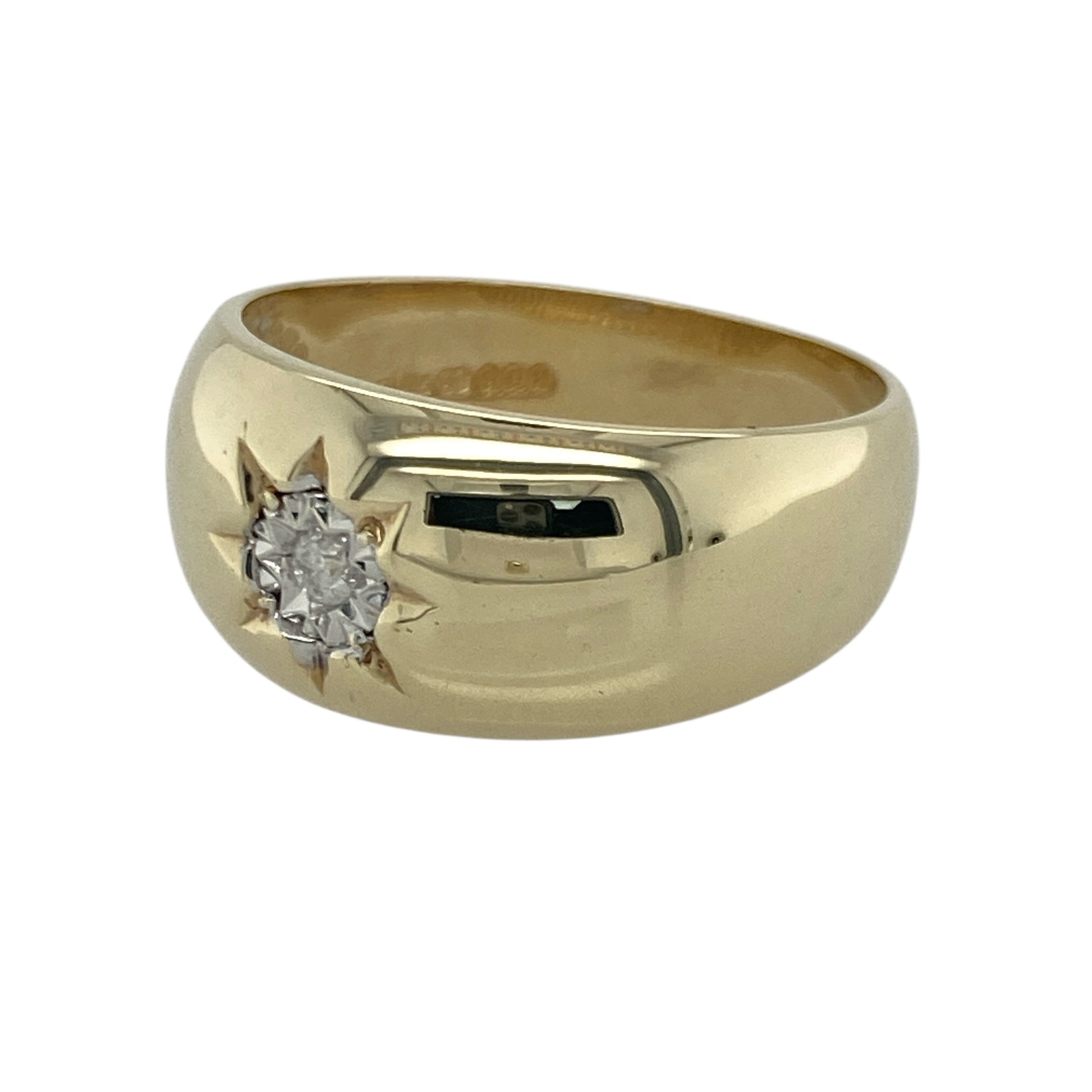 Bring eye-catching brilliance and classic style to your collection with this pre-owned 9ct yellow gold diamond starburst band ring—an impressive piece offering bold presence and timeless sparkle.

Design: This size U ring features a 10mm high front with an illusion-set diamond arranged in a striking starburst pattern, creating maximum shine and visual impact across the surface of the band.