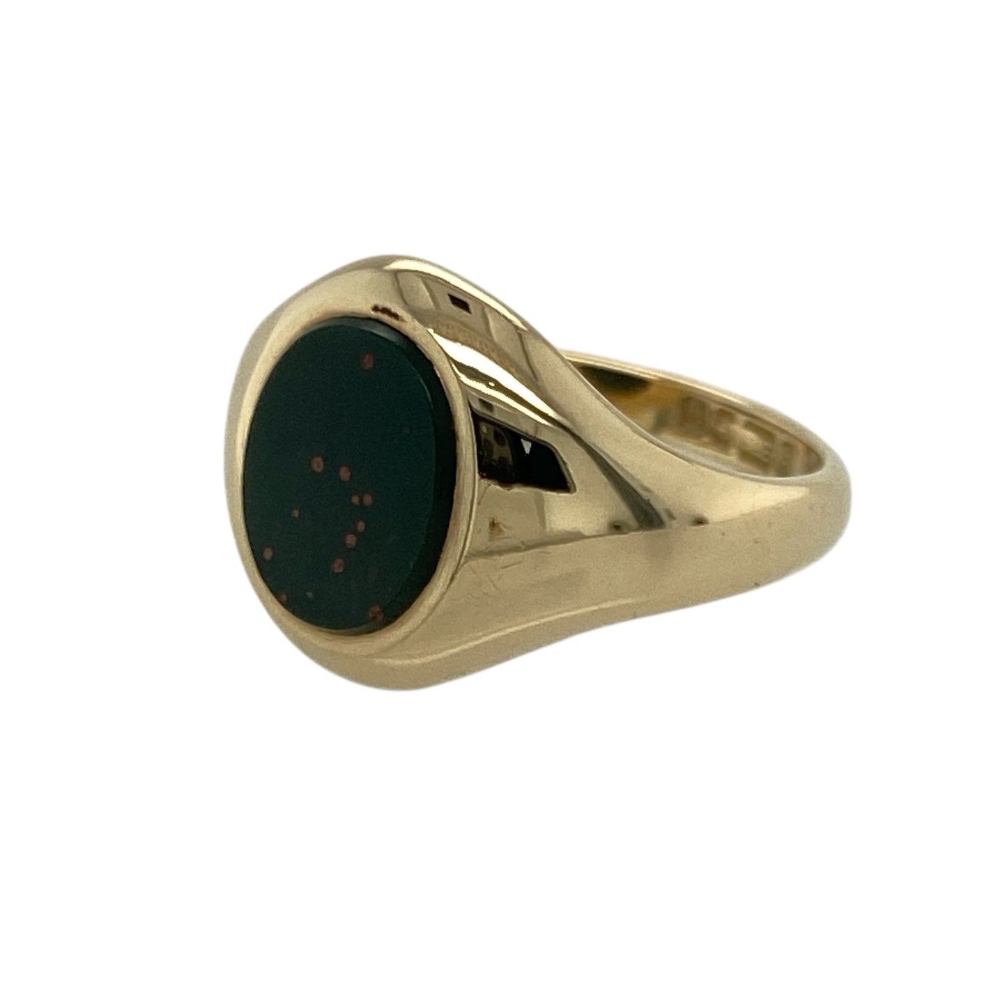 Bring rich colour and traditional character to your collection with this pre-owned 9ct yellow gold bloodstone signet ring—an elegant piece offering timeless appeal and understated strength.

Design: This size I signet ring features a 9mm by 7mm oval bloodstone, showcasing its deep green hue and natural flecks of red for a classic, distinguished look.
Material: Made from 9-carat yellow gold, the warm tone provides a striking contrast to the dark, earthy colour of the bloodstone.