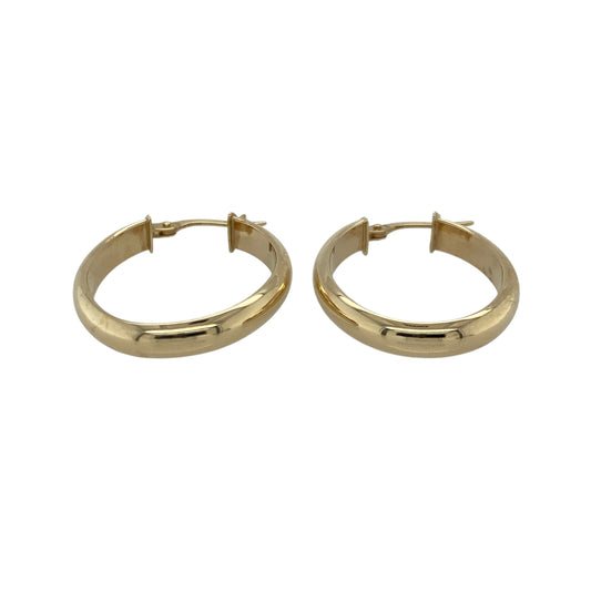 Bring classic simplicity and warm golden tone to your collection with these pre-owned 9ct yellow gold plain oval creole earrings—an elegant pair offering timeless style and everyday versatility.

Design: These oval creole earrings feature a smooth, plain finish, creating a clean and refined look that suits any occasion.
Material: Made from 9-carat yellow gold, the earrings display a polished, radiant shine that enhances their elegant profile.