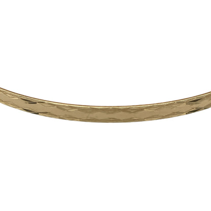 Bring elegant texture and warm golden tone to your collection with this pre-owned 9ct yellow solid gold patterned bangle—an attractive piece offering timeless style and refined detail.

Design: This bangle features a 4mm patterned finish, adding subtle depth and eye-catching detail to its classic circular shape.
Material: Made from solid 9-carat yellow gold, the polished surface enhances its radiant, enduring shine.