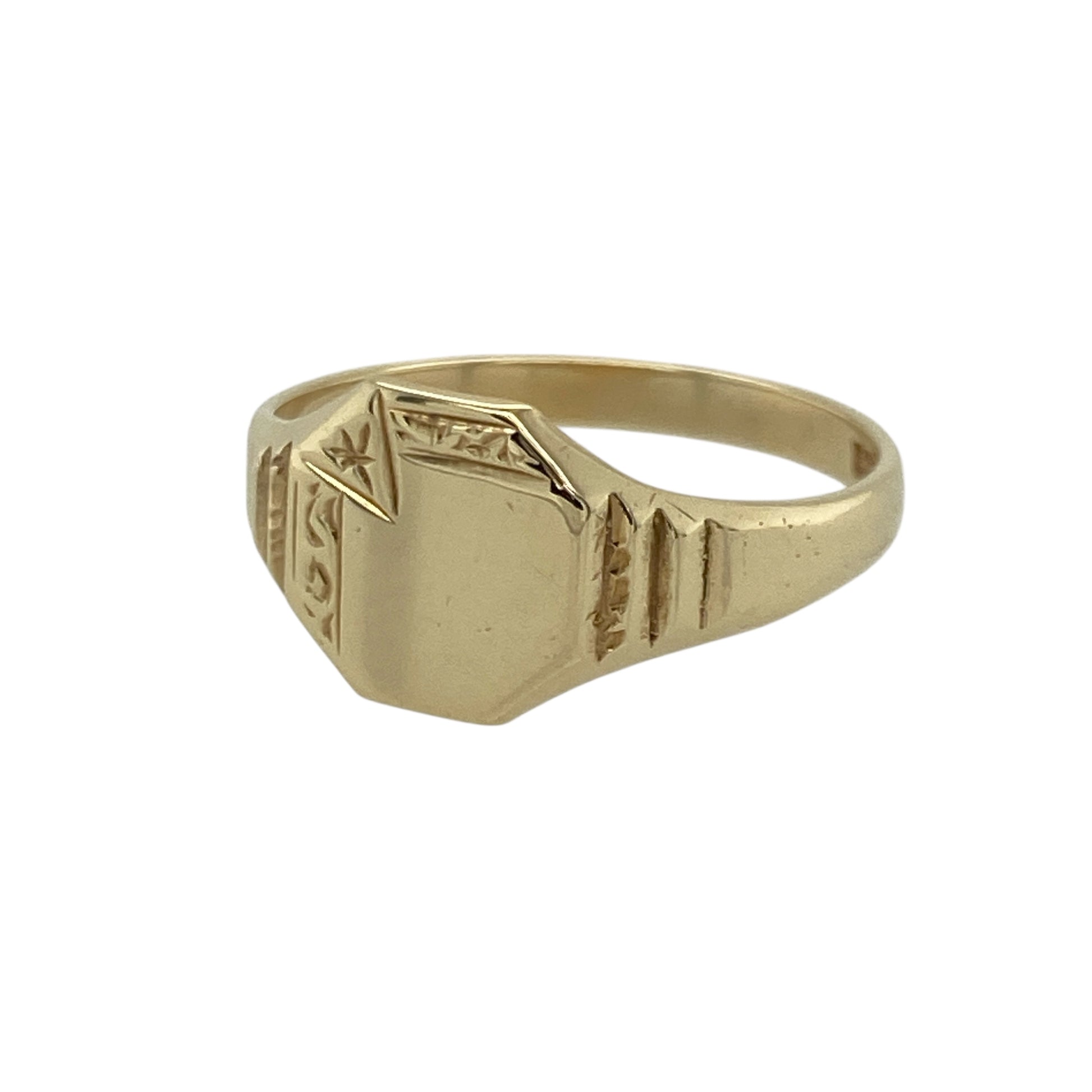 Bring classic detail and warm golden tone to your collection with this pre-owned 9ct yellow gold hexagon signet ring—an elegant piece offering timeless style and refined character.

Design: This size M–N ring features a 9mm high hexagonal front with a patterned finish, adding texture and visual interest to the traditional signet shape.
Material: Made from 9-carat yellow gold, the polished surface enhances its radiant tone and highlights the intricate detailing.