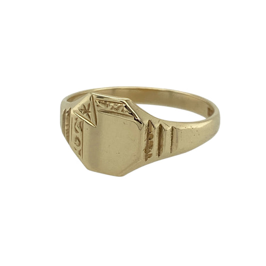 Bring classic detail and warm golden tone to your collection with this pre-owned 9ct yellow gold hexagon signet ring—an elegant piece offering timeless style and refined character.

Design: This size M–N ring features a 9mm high hexagonal front with a patterned finish, adding texture and visual interest to the traditional signet shape.
Material: Made from 9-carat yellow gold, the polished surface enhances its radiant tone and highlights the intricate detailing.