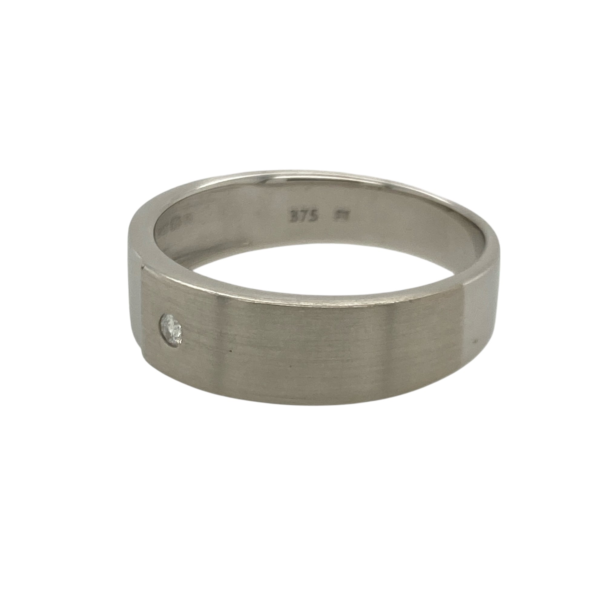 Bring modern texture and refined sparkle to your collection with this pre-owned 9ct white gold diamond band ring—an elegant piece offering contemporary style and subtle brilliance.

Design: This size U band features a 6mm wide front with a brushed effect contrasted by polished detailing, highlighted with diamonds for a sleek, sophisticated look.
Material: Made from 9-carat white gold, the cool-toned finish enhances the modern styling and complements the sparkle of the diamonds.