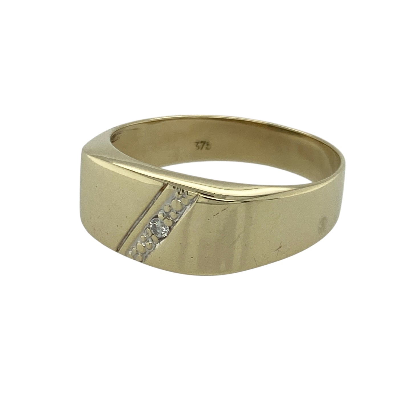 Bring subtle sparkle and classic golden style to your collection with this pre-owned 9ct yellow gold diamond stripe signet ring—an elegant piece offering timeless appeal and refined detail.

Design: This size U ring features an 8mm high signet front accented with a diagonal diamond-set stripe, adding a touch of brilliance to the traditional signet shape.
Material: Made from 9-carat yellow gold, the polished finish enhances its warm, radiant tone and highlights the clean, modern detailing.