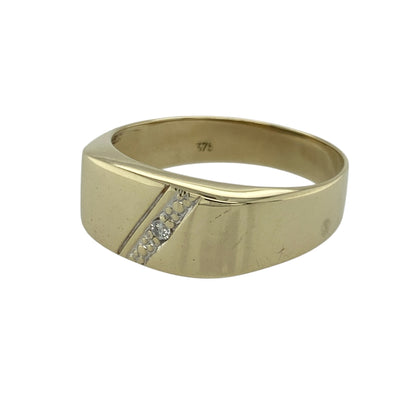 Bring subtle sparkle and classic golden style to your collection with this pre-owned 9ct yellow gold diamond stripe signet ring—an elegant piece offering timeless appeal and refined detail.

Design: This size U ring features an 8mm high signet front accented with a diagonal diamond-set stripe, adding a touch of brilliance to the traditional signet shape.
Material: Made from 9-carat yellow gold, the polished finish enhances its warm, radiant tone and highlights the clean, modern detailing.