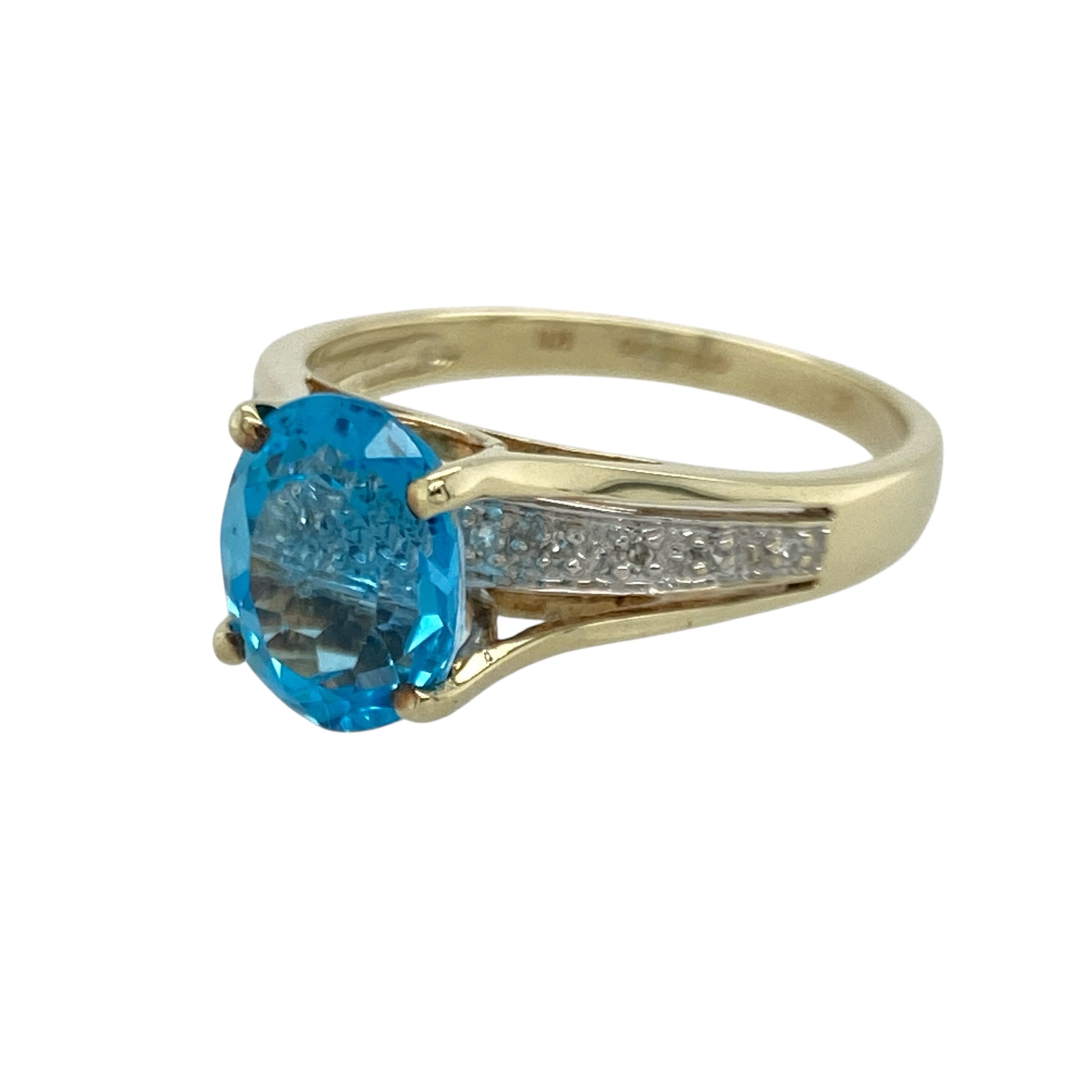 Bring bold colour and elegant sparkle to your collection with this pre-owned 9ct yellow gold blue stone and diamond ring—an eye-catching piece offering timeless style and refined presence.

Design: This size R ring features a striking 10mm by 8mm oval blue stone at the centre, accented with diamonds that enhance its rich colour and create a balanced, radiant look.
Material: Made from 9-carat yellow gold, the polished finish provides a warm, classic glow that complements the vivid blue centre stone.