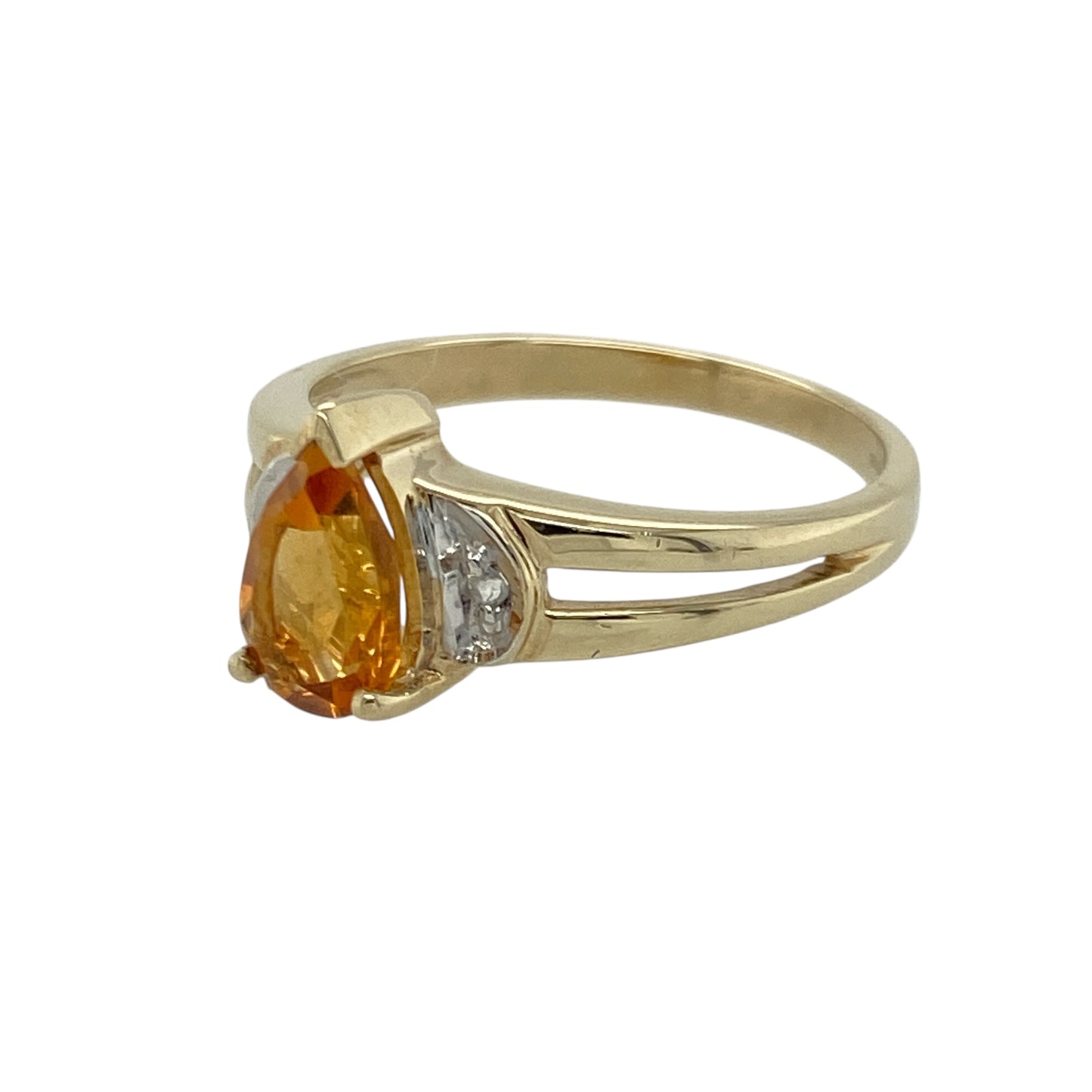 Bring warm colour and elegant sparkle to your collection with this pre-owned 9ct yellow gold citrine and diamond teardrop ring—an attractive piece offering timeless charm and refined brilliance.

Design: This size N ring features an 8mm by 5mm teardrop-shaped citrine at the centre, accented with diamonds that enhance the stone’s golden glow and create a balanced, eye-catching look.