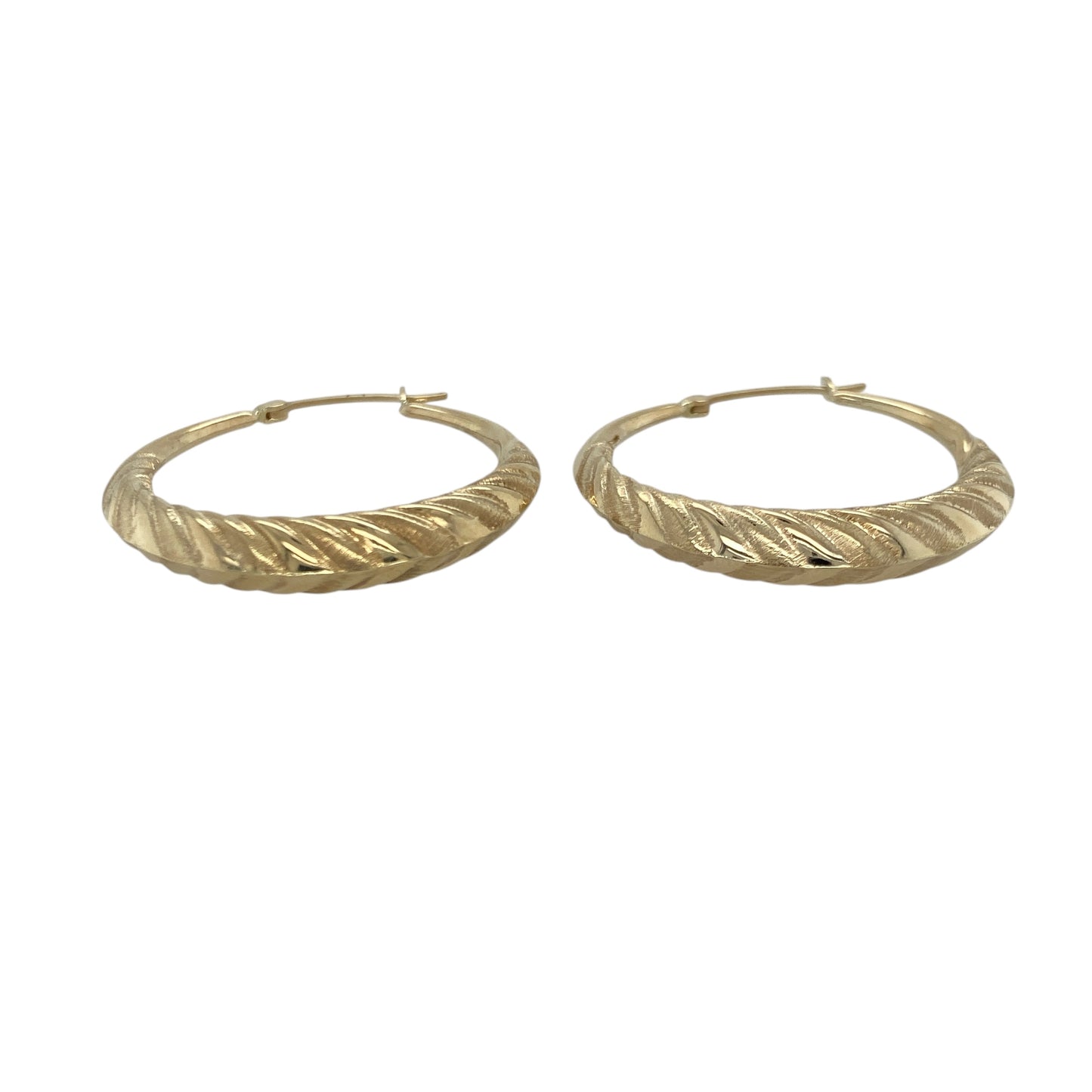 Bring elegant texture and warm golden shine to your collection with these pre-owned 9ct yellow gold patterned twisted creole earrings—an eye-catching pair offering timeless style and refined detail.

Design: These hoop creole earrings feature a twisted shape with decorative patterning, creating depth, movement, and a distinctive light-catching finish.
Material: Made from 9-carat yellow gold, the polished surfaces enhance the rich golden tone and highlight the intricate twist and pattern details.