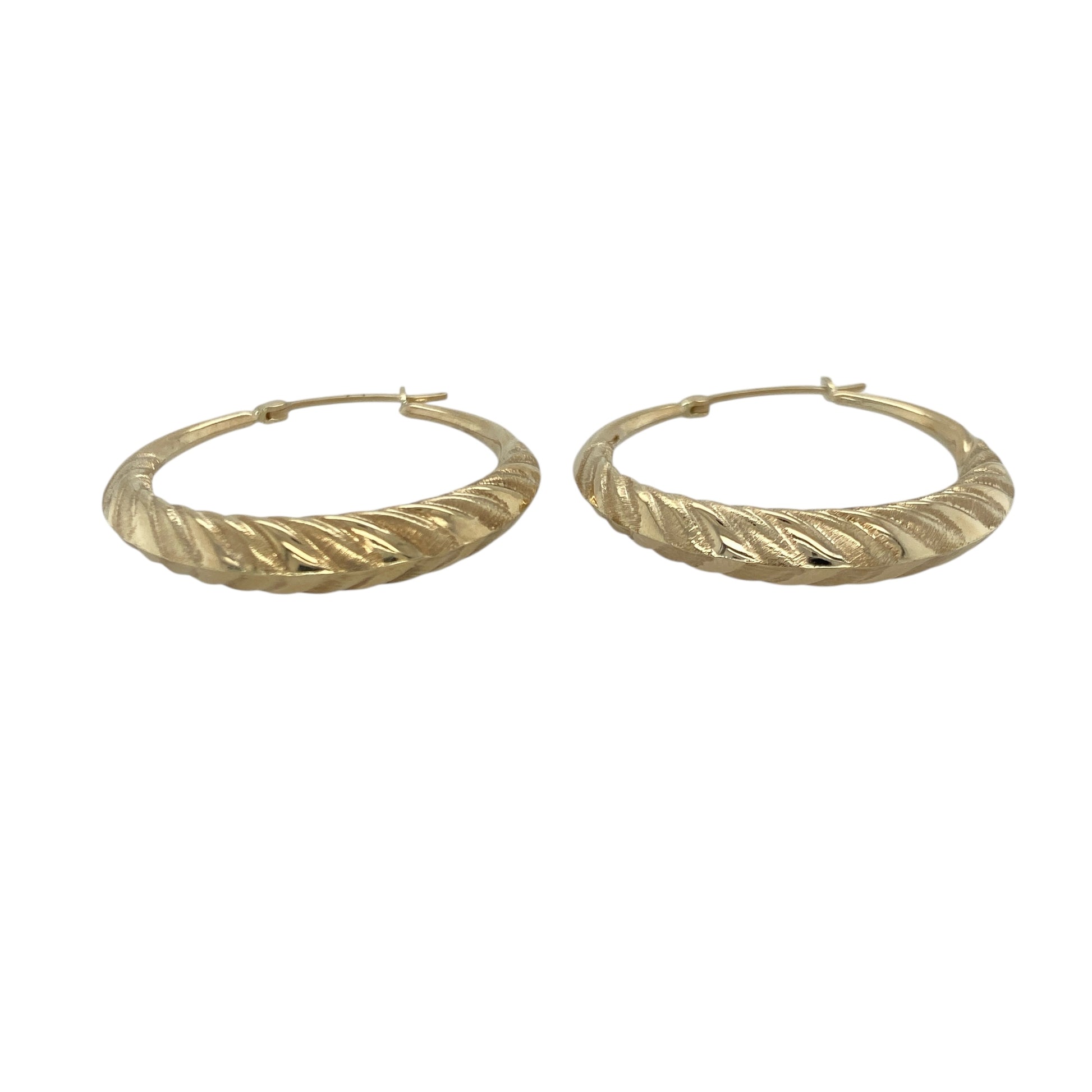 Bring elegant texture and warm golden shine to your collection with these pre-owned 9ct yellow gold patterned twisted creole earrings—an eye-catching pair offering timeless style and refined detail.

Design: These hoop creole earrings feature a twisted shape with decorative patterning, creating depth, movement, and a distinctive light-catching finish.
Material: Made from 9-carat yellow gold, the polished surfaces enhance the rich golden tone and highlight the intricate twist and pattern details.