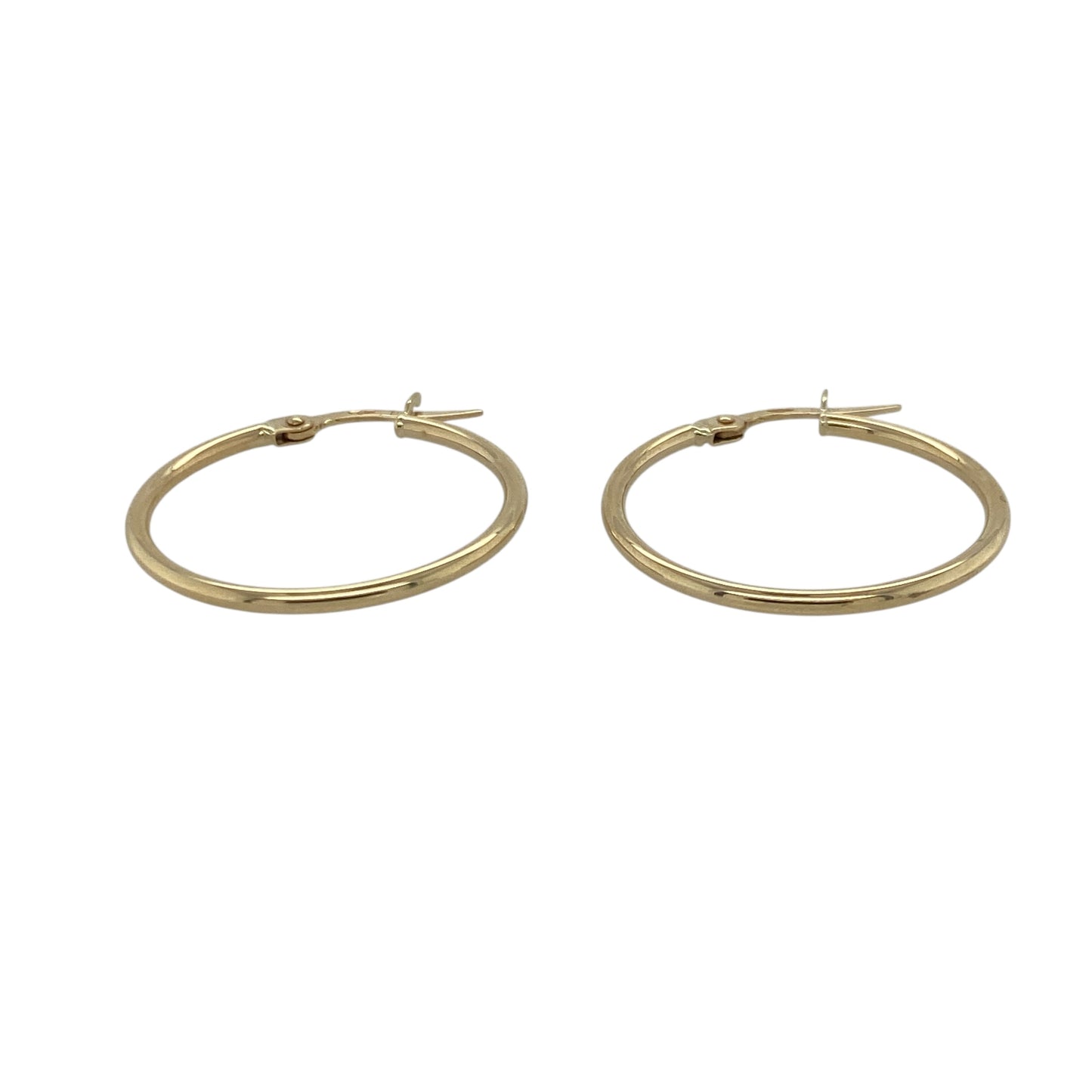 Bring classic shine and warm golden simplicity to your collection with these pre-owned 9ct yellow gold plain hoop creole earrings—an elegant pair offering timeless versatility and everyday ease.

Design: These hoop creole earrings feature a smooth, plain finish, creating a clean and minimalist look suitable for any occasion.
Material: Made from 9-carat yellow gold, the polished surfaces enhance their radiant golden tone and refined simplicity.