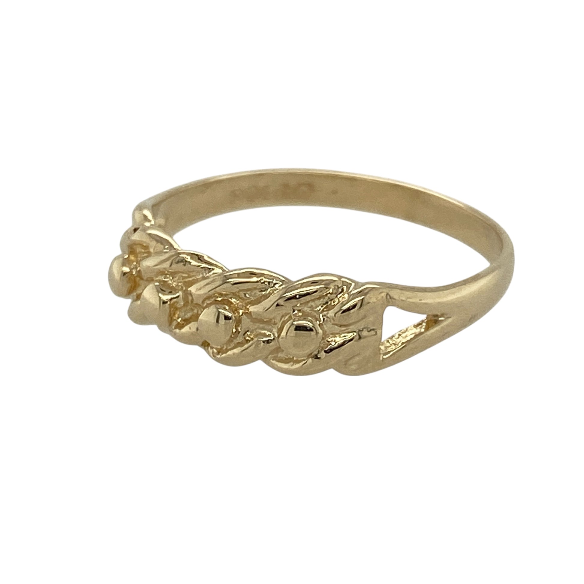 Bring classic texture and timeless style to your jewellery collection with this pre-owned 9ct yellow gold keeper-style band ring — a traditional piece with refined detail.

Design: The front of the band measures 5mm wide and features the signature keeper-style row, creating a raised, woven-effect pattern with a bold yet elegant look.
Material: Made from 9ct yellow gold, the polished finish enhances the warm tone of the band and highlights the textured detailing.