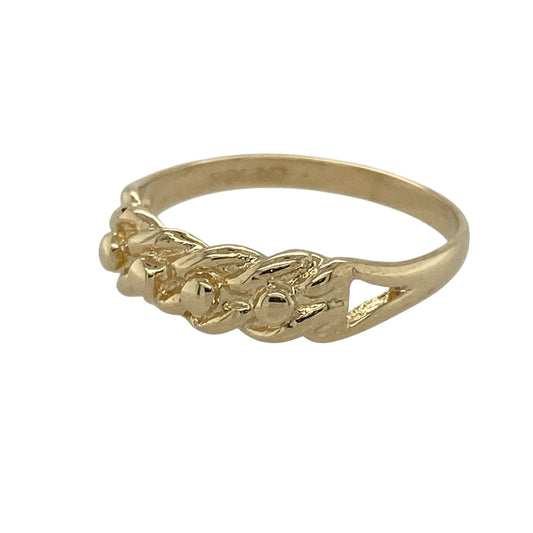 Bring classic texture and timeless style to your jewellery collection with this pre-owned 9ct yellow gold keeper-style band ring — a traditional piece with refined detail.

Design: The front of the band measures 5mm wide and features the signature keeper-style row, creating a raised, woven-effect pattern with a bold yet elegant look.
Material: Made from 9ct yellow gold, the polished finish enhances the warm tone of the band and highlights the textured detailing.