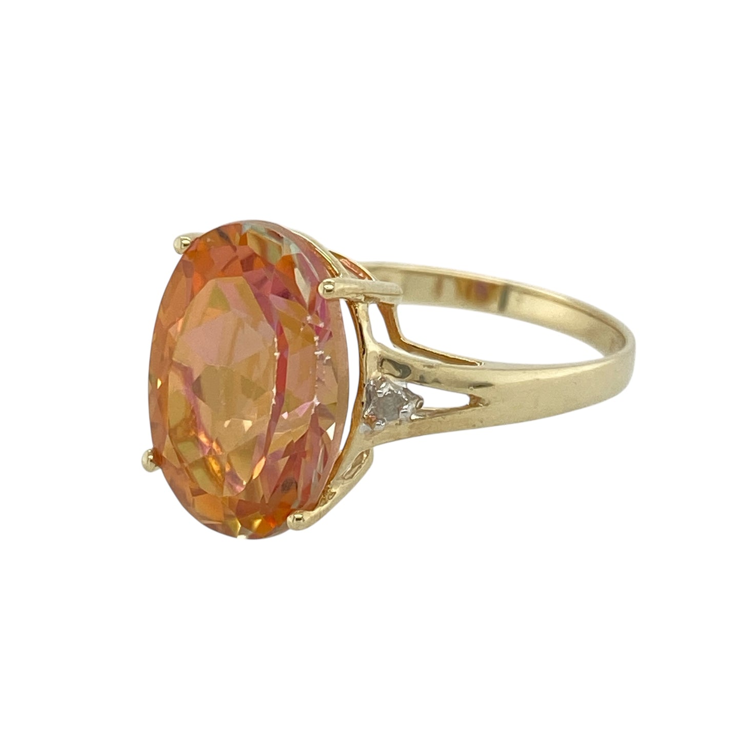 Bring vibrant colour and elegant sparkle to your jewellery collection with this pre-owned 9ct yellow gold diamond and pink/orange stone ring — a striking piece with bold, sunset-like tones.

Design: The ring features a large 14mm by 10mm oval pink-orange coloured stone at the centre, complemented by a small diamond chip on either side for a touch of subtle shimmer and balance.