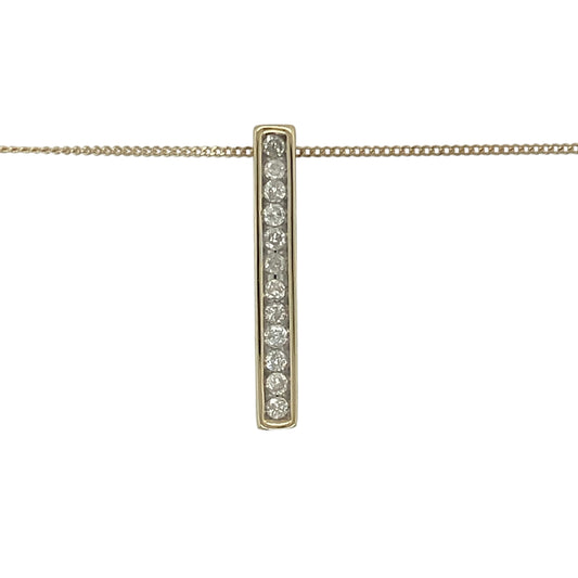 Bring modern elegance and subtle sparkle to your jewellery collection with this pre-owned 9ct yellow gold diamond bar pendant on an 18" fine curb chain — a sleek piece with timeless appeal.

Design: The pendant measures 2.3cm in length and features a slim, contemporary bar shape accented with delicate diamonds for a refined touch of brilliance.
Material: Made from 9ct yellow gold, the polished finish enhances the warm tone of the metal and beautifully complements the subtle diamond sparkle.