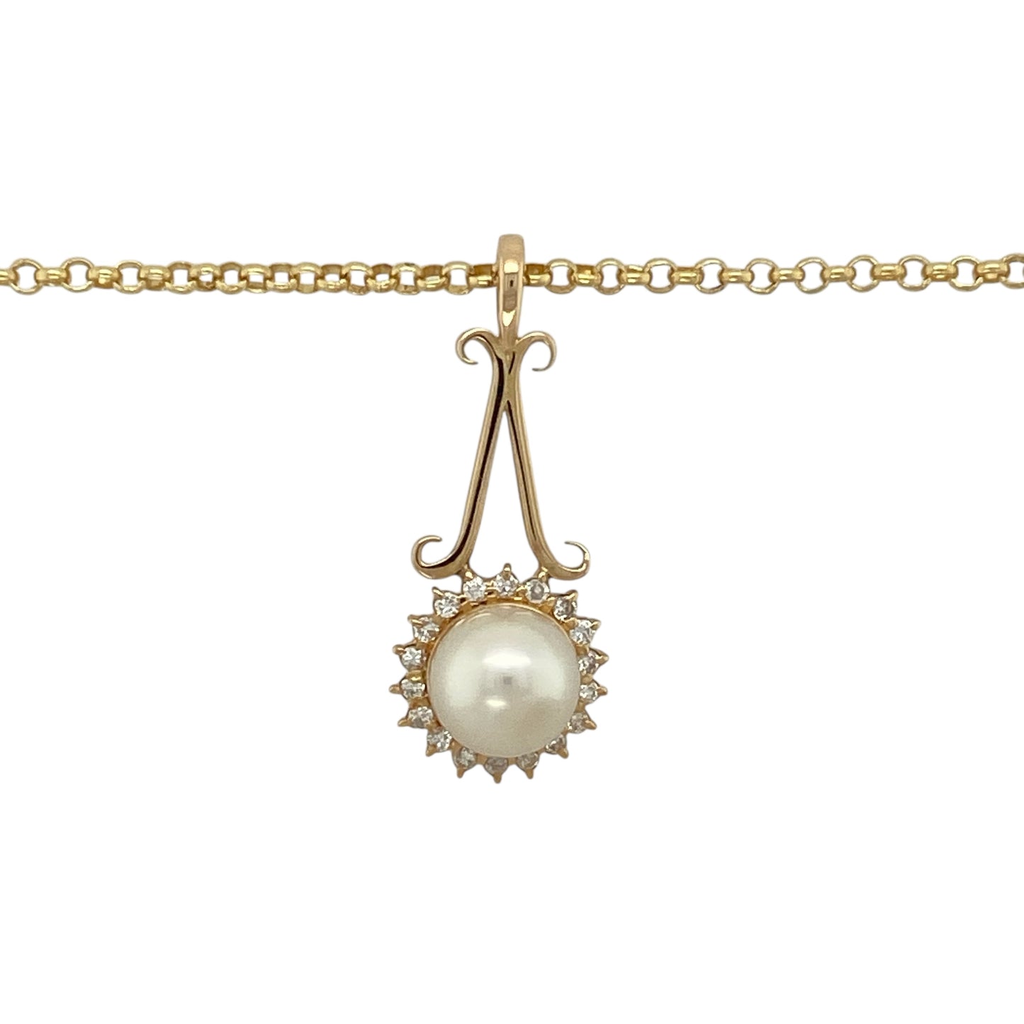 Bring timeless elegance and refined luxury to your jewellery collection with this pre-owned 18ct yellow gold diamond and pearl pendant on a 18" belcher chain — a classic piece with graceful sophistication.

Design: The pendant features a lustrous pearl highlighted with delicate diamonds, creating a soft, elegant focal point with a touch of brilliant sparkle.