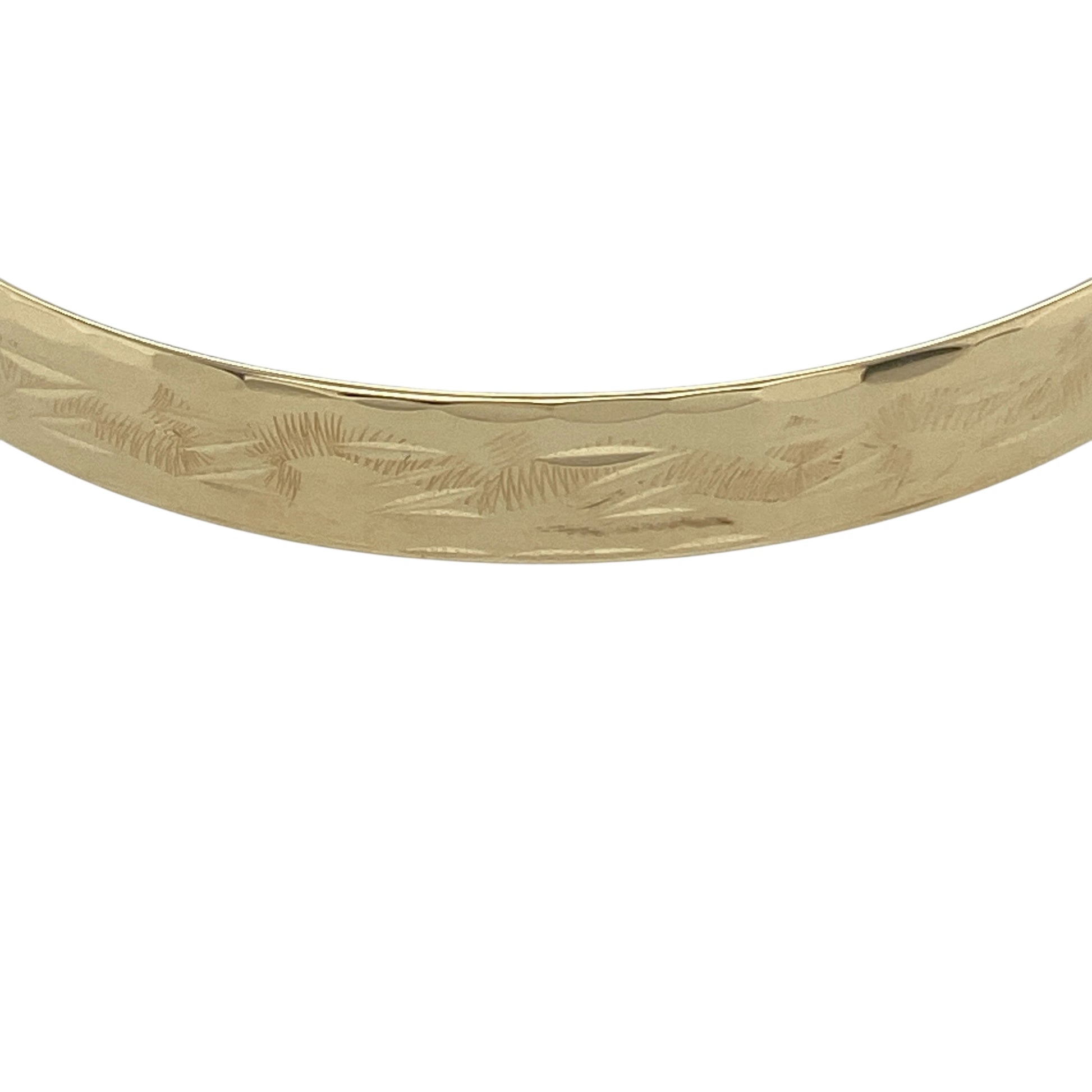 Bring timeless charm and heartfelt sentiment to your little one’s jewellery collection with this pre-owned 9ct yellow gold patterned expanding baby bangle—an elegant keepsake designed to grow alongside them.

Design: This sweet and stylish bangle features a decorative pattern around the band, adding gentle texture and a classic finish. Its expanding mechanism allows the diameter to adjust from 4.3cm when closed to 5.3cm when fully expanded, ensuring a comfortable and adaptable fit.