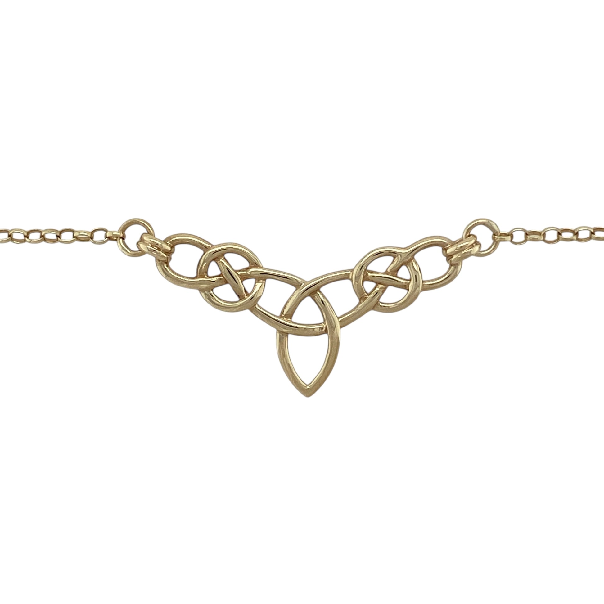 Bring traditional symbolism and elegant golden style to your collection with this pre-owned 9ct yellow gold Celtic knot necklace—an enduring piece with meaningful design and refined simplicity.

Design: This necklace features a delicate Celtic knot motif, symbolising eternity and interconnectedness. The design sits gracefully on the neckline, offering subtle detail and timeless charm.