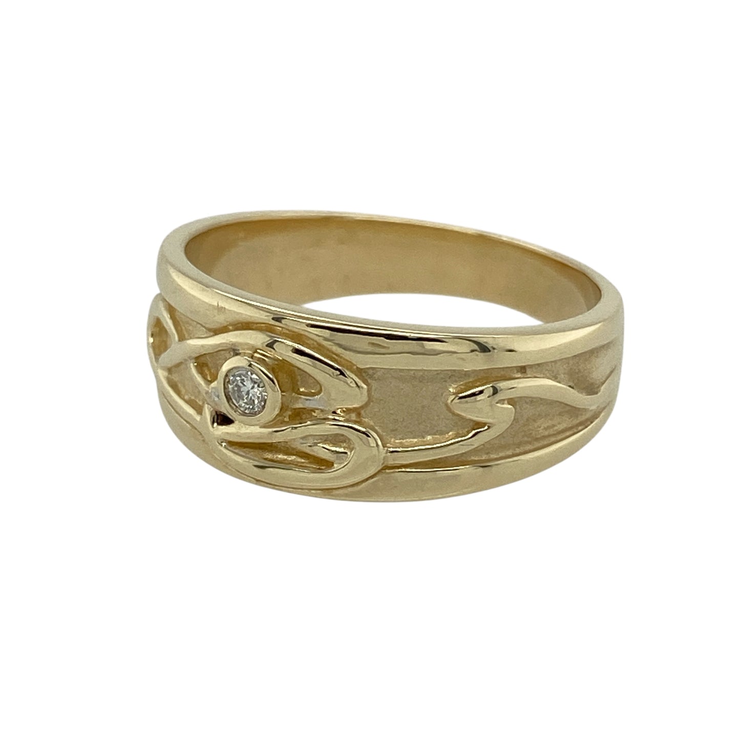 Bring elegant movement and timeless sparkle to your collection with this pre-owned 9ct yellow gold Clogau diamond swirl ring—an expressive piece with luxurious detailing and classic Clogau charm.

Design: The front of the band measures 8mm wide and features a flowing swirl motif, accented with diamonds that add subtle brilliance and enhance the ring’s graceful, sculpted look. The design offers a harmonious blend of fluid curves and refined sparkle.