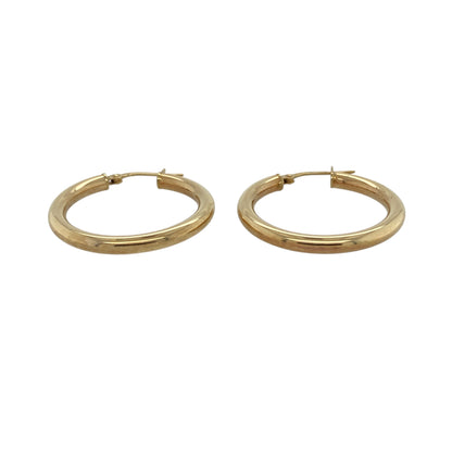 Bring classic simplicity and warm golden shine to your collection with these pre-owned 9ct yellow gold plain hoop creole earrings—timeless pieces perfect for everyday elegance.

Design: These traditional creole hoops feature a smooth, polished finish, offering a clean and versatile look that complements any style. Their classic shape provides effortless wearability and a subtle, radiant glow.