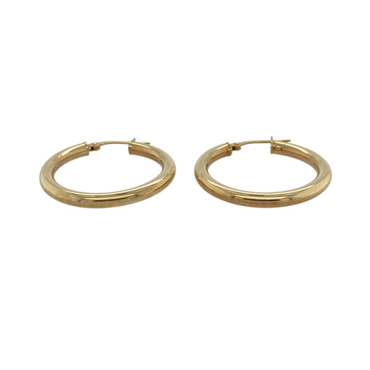 Bring classic simplicity and warm golden shine to your collection with these pre-owned 9ct yellow gold plain hoop creole earrings—timeless pieces perfect for everyday elegance.

Design: These traditional creole hoops feature a smooth, polished finish, offering a clean and versatile look that complements any style. Their classic shape provides effortless wearability and a subtle, radiant glow.