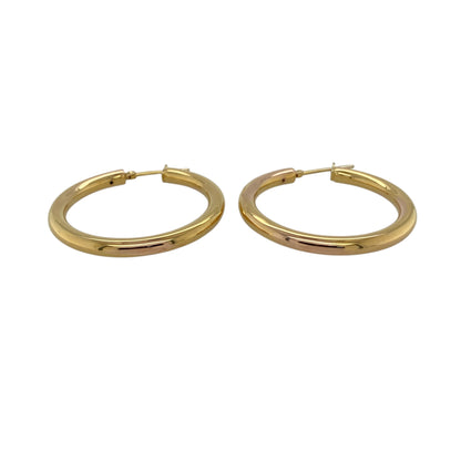 Bring timeless simplicity and classic elegance to your jewellery collection with these pre-owned 18ct yellow gold plain hoop creole earrings, a versatile staple for any style.

Design: The earrings feature a clean, plain hoop creole design with a smooth finish, offering a classic and effortlessly stylish look.
Material: Made from 18-carat yellow gold, the rich polished tone provides a luxurious feel and enduring appeal.
