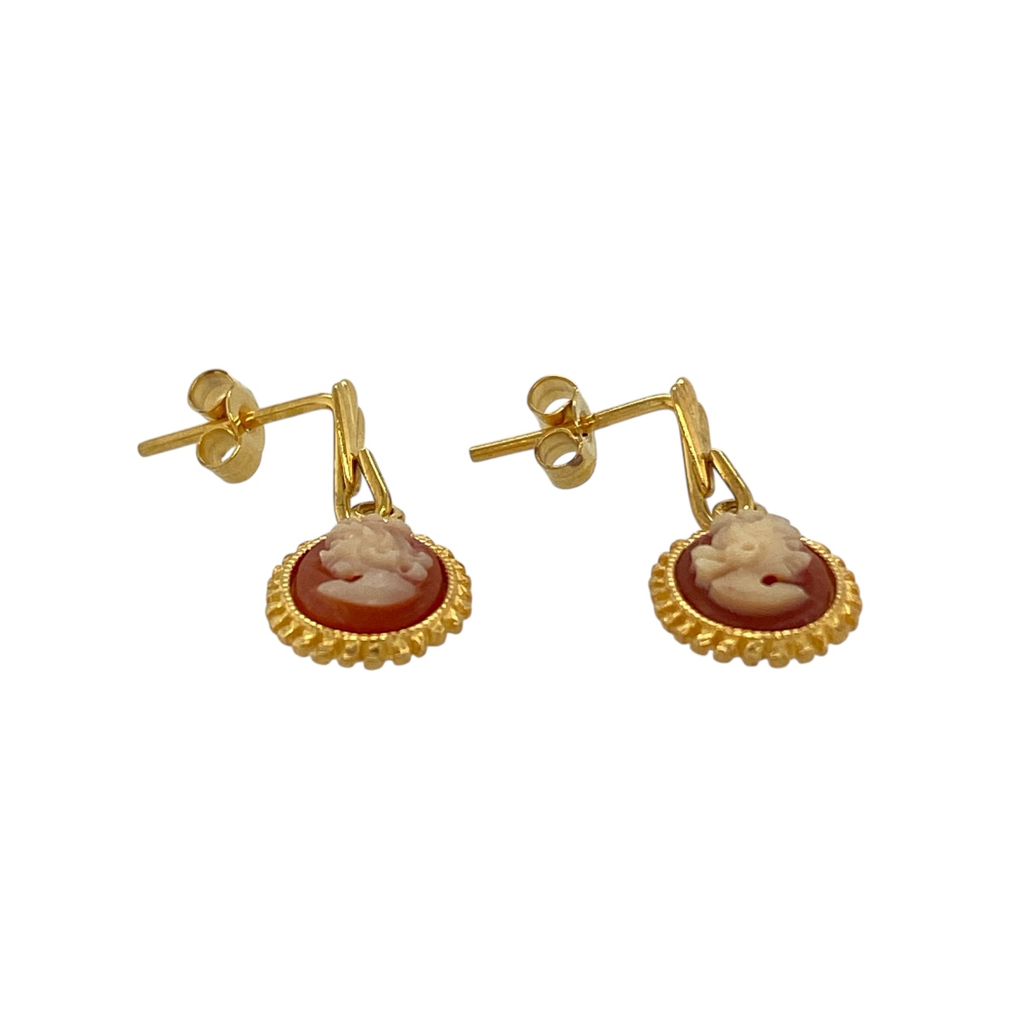 Bring vintage charm and classic elegance to your jewellery collection with these pre-owned 9ct yellow gold & cameo drop earrings, offering timeless style with graceful movement.

Design: The earrings feature oval cameo centrepieces in a drop style, creating a refined and traditional look with delicate detailing.
Material: Made from 9-carat yellow gold, the warm polished finish beautifully frames the soft tones of the cameo stones.