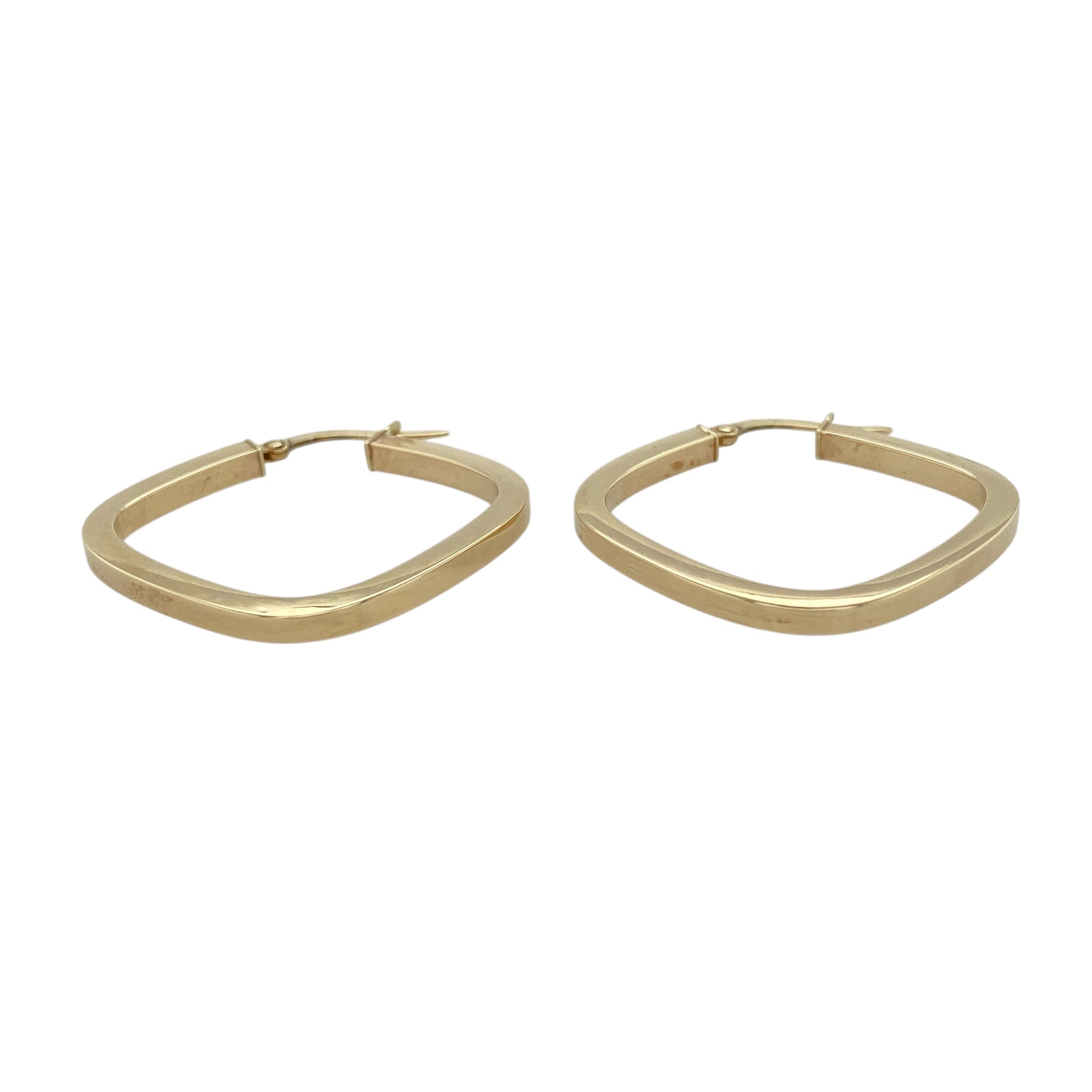 Bring clean lines and timeless style to your jewellery collection with these pre-owned 9ct yellow gold plain square creole earrings, offering a modern twist on a classic hoop.

Design: The earrings feature a square creole shape with a smooth, plain finish, creating a sleek and contemporary silhouette.
Material: Made from 9-carat yellow gold, the warm polished tone gives the earrings a classic yet modern appeal.