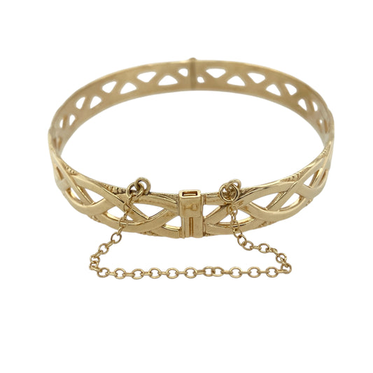 Bring elegant texture and classic craftsmanship to your jewellery collection with this pre-owned 9ct yellow gold open weave bangle, offering a bold yet refined design.

Design: The bangle features an open weave pattern, creating depth and visual interest while allowing light to pass through the design for a striking effect.
Material: Made from 9-carat yellow gold, the warm polished finish enhances the woven detailing and gives the piece a rich golden glow.