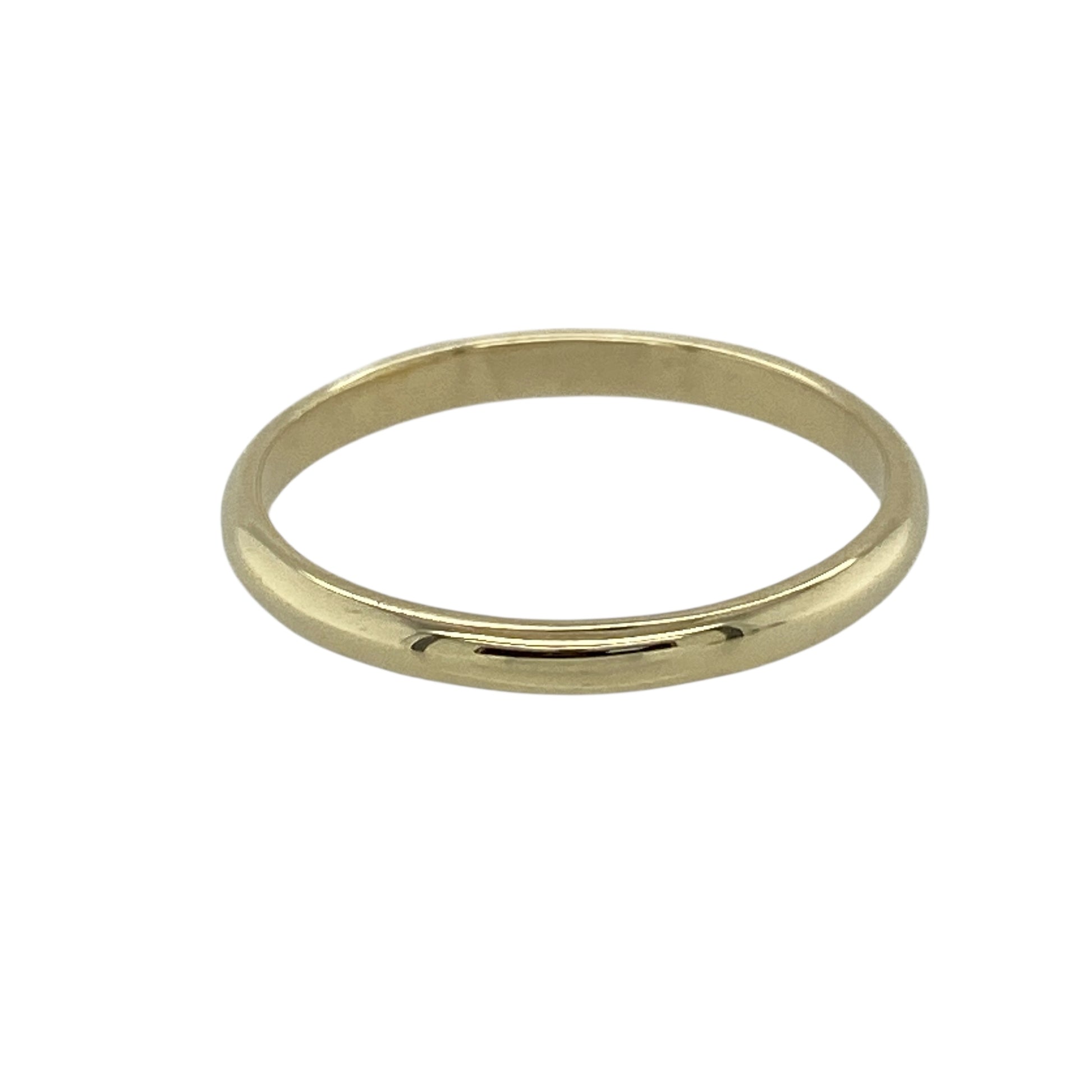 Bring meaningful Welsh sentiment and timeless simplicity to your jewellery collection with this pre-owned 9ct yellow gold Clogau Cariad wedding band ring, a beautifully symbolic and elegant piece.

Design: The ring features a classic plain band style from the Clogau Cariad collection, representing love and affection with understated elegance.
Material: Made from 9-carat yellow gold, the warm polished finish offers a traditional and enduring look associated with Clogau jewellery.