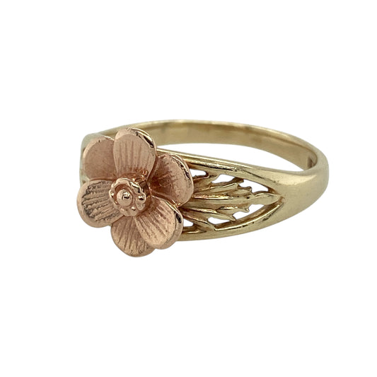 Bring delicate floral charm and Welsh heritage to your jewellery collection with this pre-owned 9ct yellow and rose Welsh gold flower ring, offering timeless design with elegant presence.

Design: The ring features a floral-inspired motif across the front, creating a graceful and eye-catching focal point with soft, flowing detail.
Material: Made from 9-carat yellow and rose Welsh gold, the warm two-tone finish highlights the flower design and adds depth and contrast.