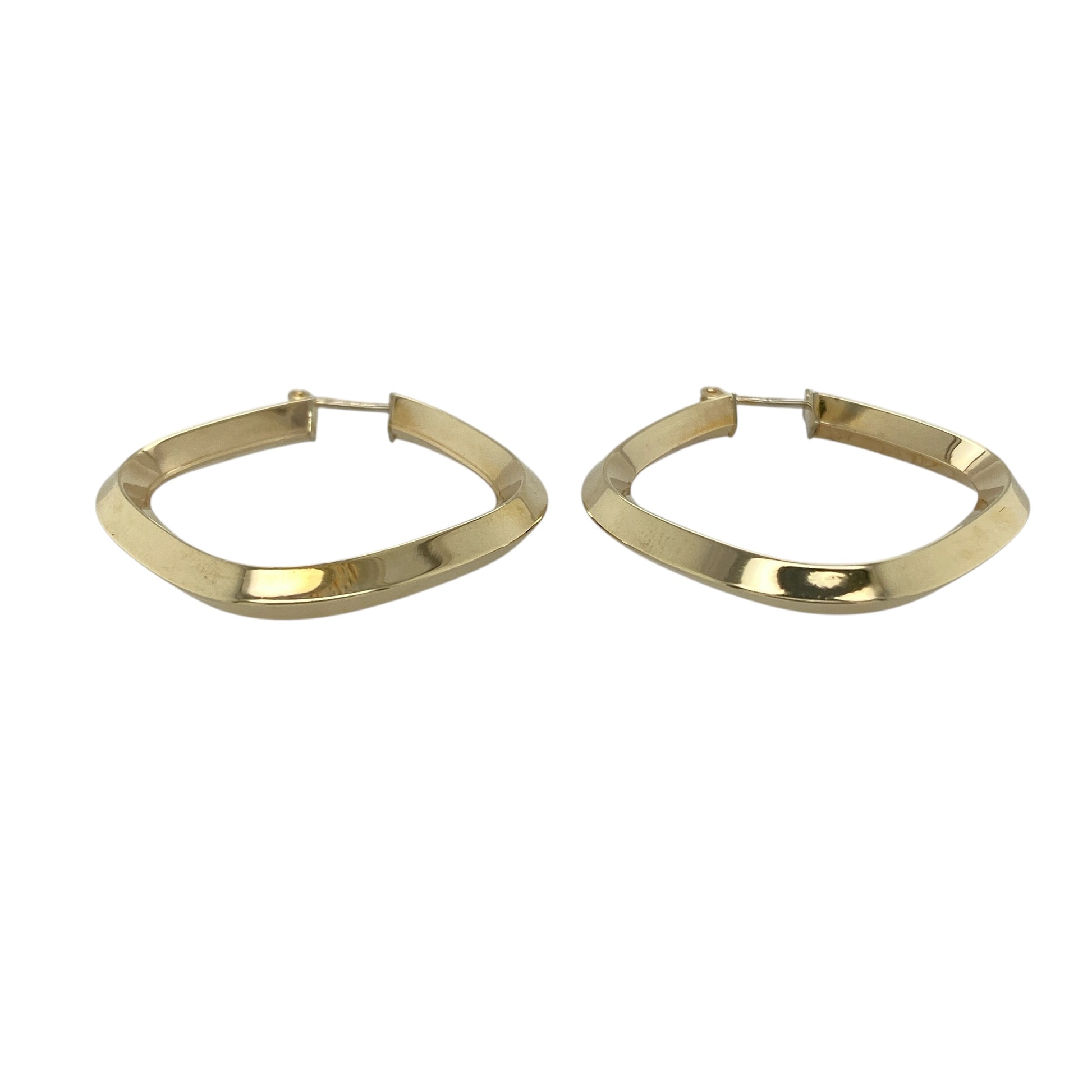Bring modern lines and classic gold elegance to your jewellery collection with these pre-owned 9ct yellow gold square creole earrings, a contemporary twist on a timeless hoop style.

Design: The earrings feature a square-shaped creole silhouette, offering clean, angular lines that create a bold yet refined look compared to traditional round hoops.
Material: Made from 9-carat yellow gold, the warm polished finish enhances the sleek geometry and timeless appeal of the design.