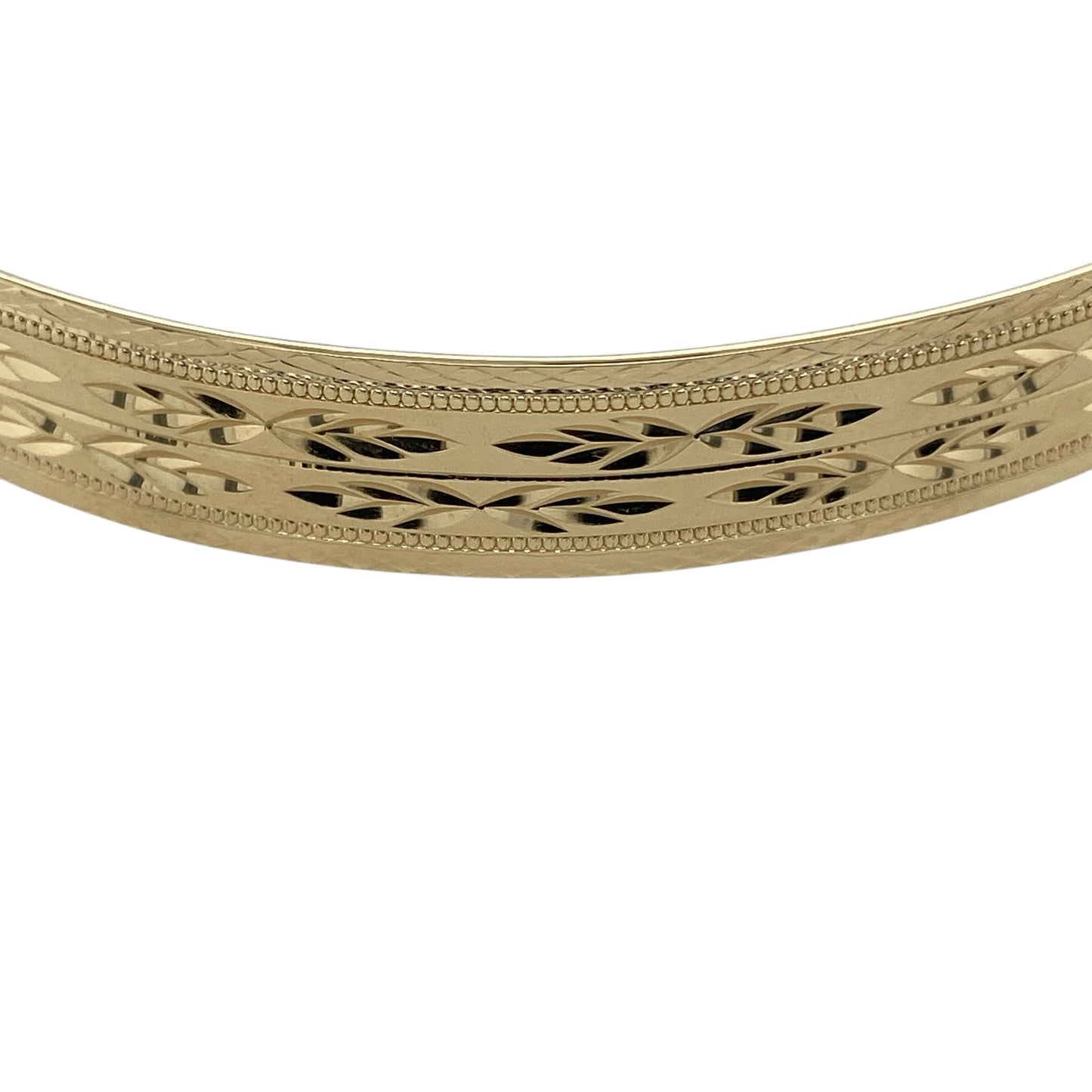 Bring bold style and practical elegance to your jewellery collection with this pre-owned 9ct yellow gold patterned expanding bangle, a beautifully detailed piece designed for comfort and standout appeal.

Design: The bangle features an all-over patterned finish that adds texture and visual interest, paired with a clever expanding mechanism for ease of wear. With a generous width of approximately 9mm, it offers a strong and eye-catching presence on the wrist.