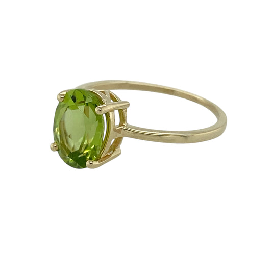 Bring fresh colour and elegant simplicity to your jewellery collection with this pre-owned 9ct yellow gold peridot set solitaire ring, a timeless design that highlights the natural beauty of a vibrant gemstone.

Design: The ring features an oval peridot measuring 9mm by 7mm, creating a bright and eye-catching focal point with a classic solitaire style.
Material: Made from polished 9-carat yellow gold, the warm tone beautifully complements the fresh green hue of the peridot.