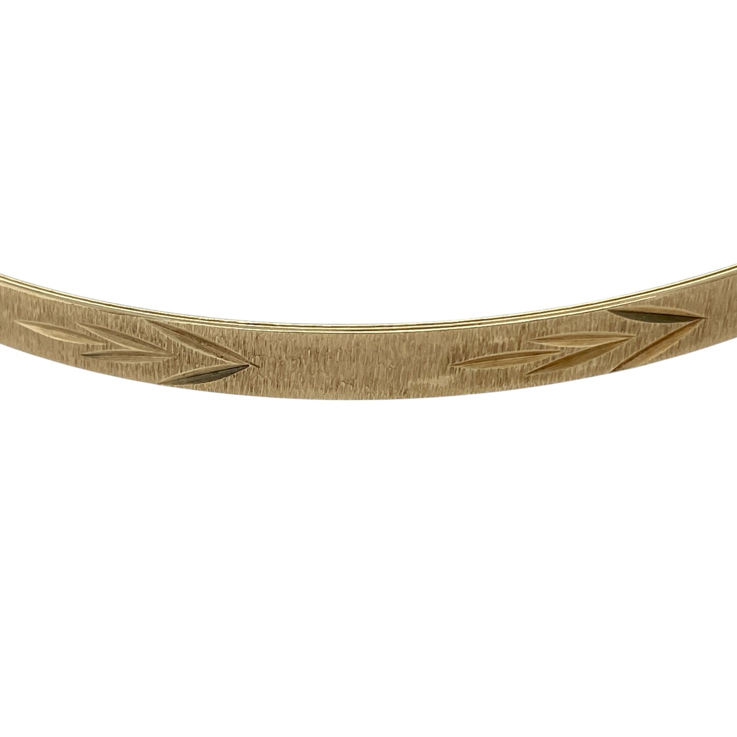 Bring classic style and everyday elegance to your jewellery collection with this pre-owned 9ct yellow solid gold patterned bangle, a timeless piece with refined detailing.

Design: The bangle features a patterned finish across a slim 4mm wide band, adding subtle texture and visual interest while maintaining a clean, elegant look.
Material: Made from solid polished 9-carat yellow gold, the warm tone enhances the patterned detailing and classic appeal of the piece.