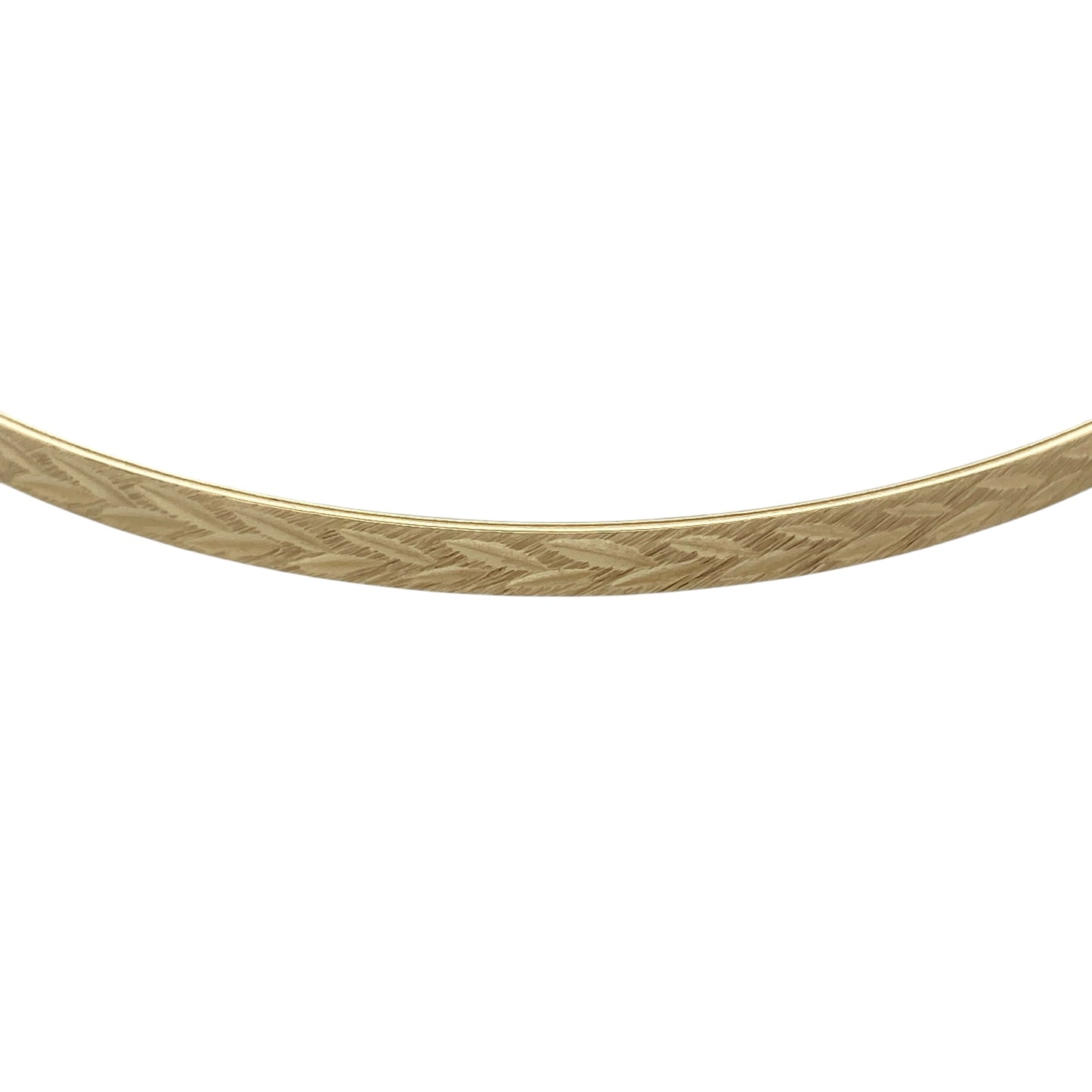 Bring classic style and everyday elegance to your jewellery collection with this pre-owned 9ct yellow solid gold patterned bangle, a timeless piece with refined detailing.

Design: The bangle features a patterned finish across a slim 3mm wide band, adding subtle texture and visual interest while maintaining a clean, elegant look.
Material: Made from solid polished 9-carat yellow gold, the warm tone enhances the patterned detailing and classic appeal of the piece.