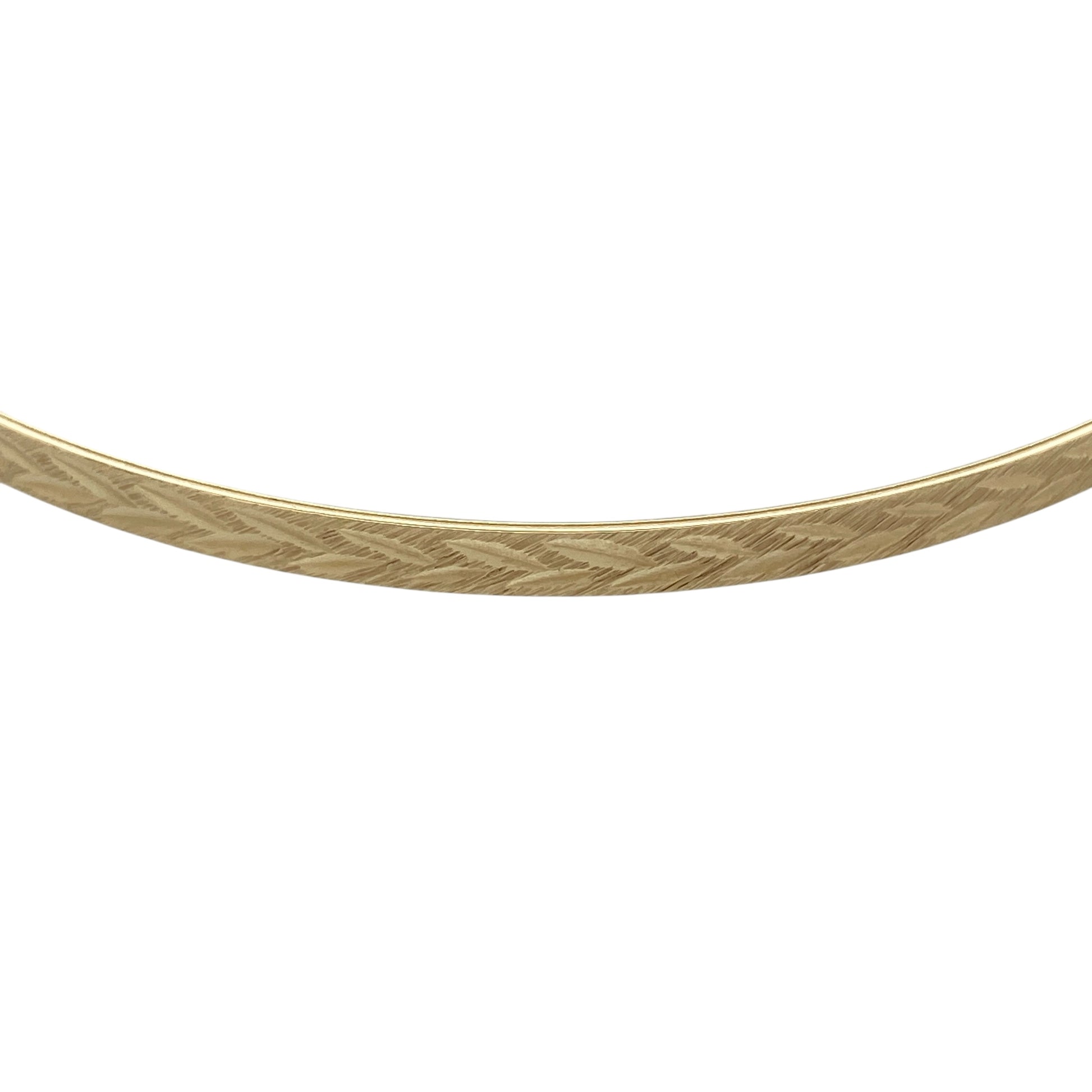 Bring classic style and everyday elegance to your jewellery collection with this pre-owned 9ct yellow solid gold patterned bangle, a timeless piece with refined detailing.

Design: The bangle features a patterned finish across a slim 3mm wide band, adding subtle texture and visual interest while maintaining a clean, elegant look.
Material: Made from solid polished 9-carat yellow gold, the warm tone enhances the patterned detailing and classic appeal of the piece.