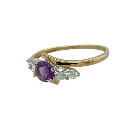 Bring graceful colour and delicate sparkle to your jewellery collection with this pre-owned 9ct yellow gold amethyst & cubic zirconia set twist ring, a refined design with elegant movement.

Design: The ring features a central round amethyst measuring 5mm in diameter, framed within a gentle twist-style setting accented with cubic zirconia for added brilliance.