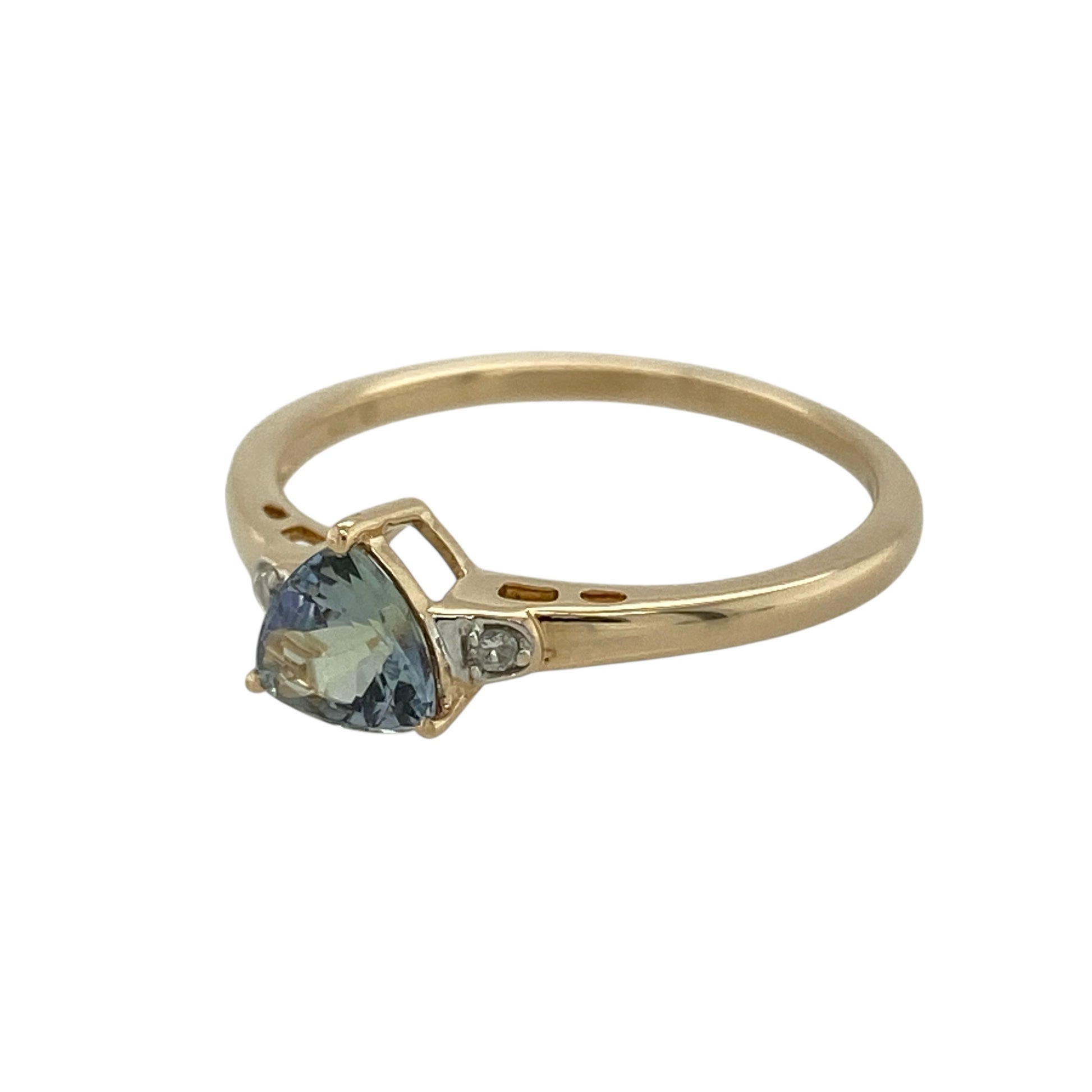 Bring contemporary style and delicate sparkle to your jewellery collection with this pre-owned 9ct yellow gold diamond & blue topaz set ring, a refined design with a modern geometric touch.

Design: The ring features a triangle-cut blue topaz measuring 5mm by 5mm by 5mm, creating a clean and eye-catching focal point, accented with diamonds for subtle brilliance.