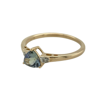 Bring contemporary style and delicate sparkle to your jewellery collection with this pre-owned 9ct yellow gold diamond & blue topaz set ring, a refined design with a modern geometric touch.

Design: The ring features a triangle-cut blue topaz measuring 5mm by 5mm by 5mm, creating a clean and eye-catching focal point, accented with diamonds for subtle brilliance.