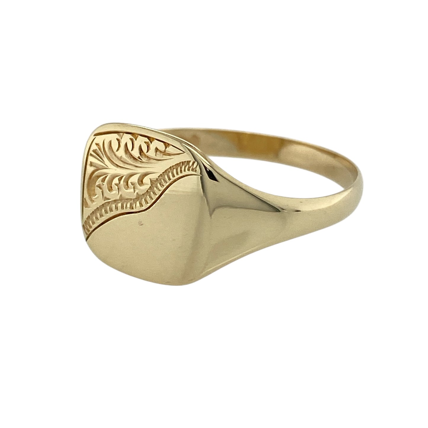 Bring classic style and subtle character to your jewellery collection with this pre-owned 9ct yellow gold patterned corner square signet ring, a timeless design with refined detailing.

Design: The ring features a square signet face with patterned corner detailing, creating a clean and traditional look. The front of the ring measures 12mm high, giving it a balanced and confident presence on the finger.