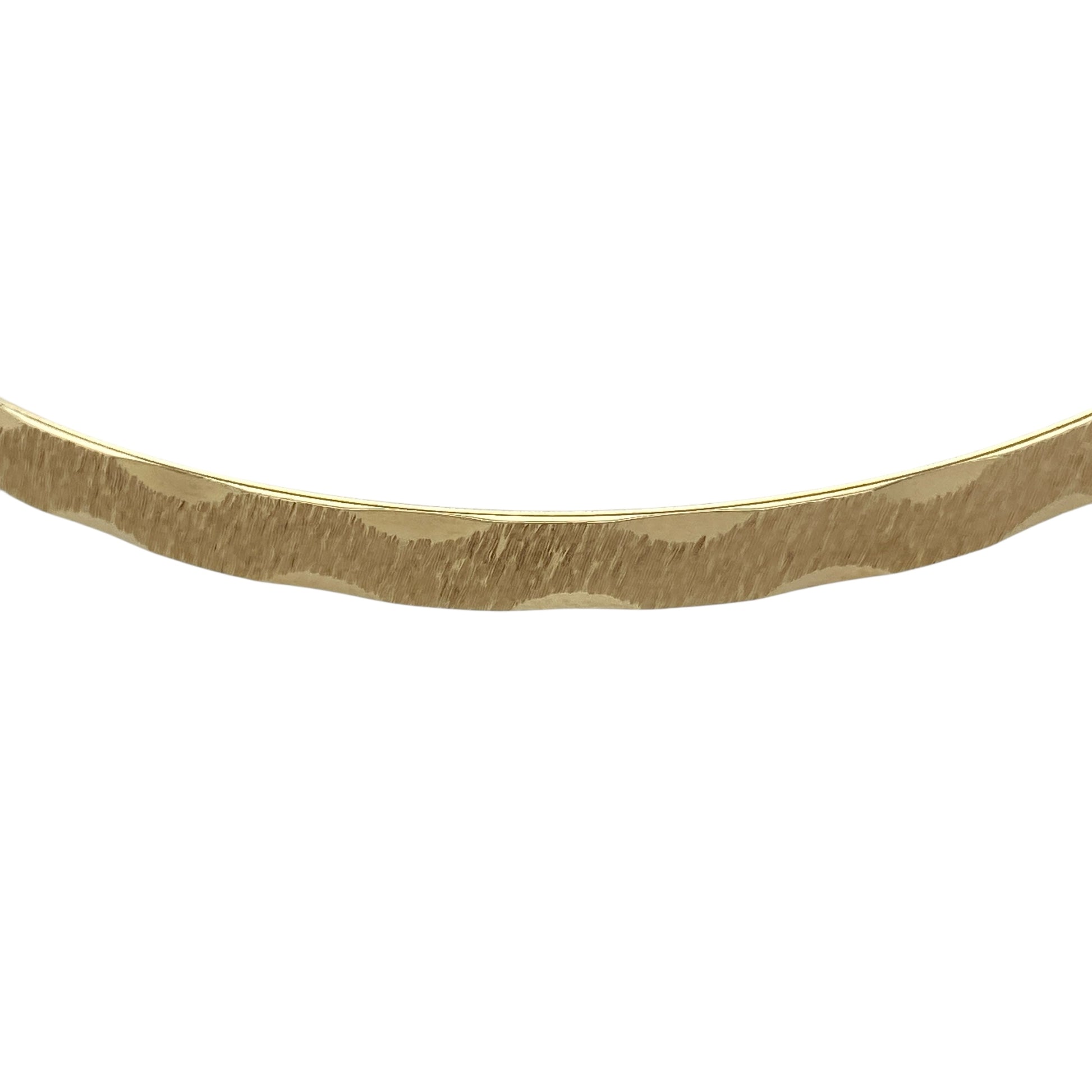 Bring understated sophistication and timeless style to your jewellery collection with this pre-owned 9ct yellow solid gold patterned brushed-effect bangle, a refined piece designed for effortless everyday elegance or polished occasion wear.

Design: This bangle features a classic circular silhouette enhanced by a subtle patterned finish and brushed texture, creating depth and visual interest while maintaining a clean, minimalist look.