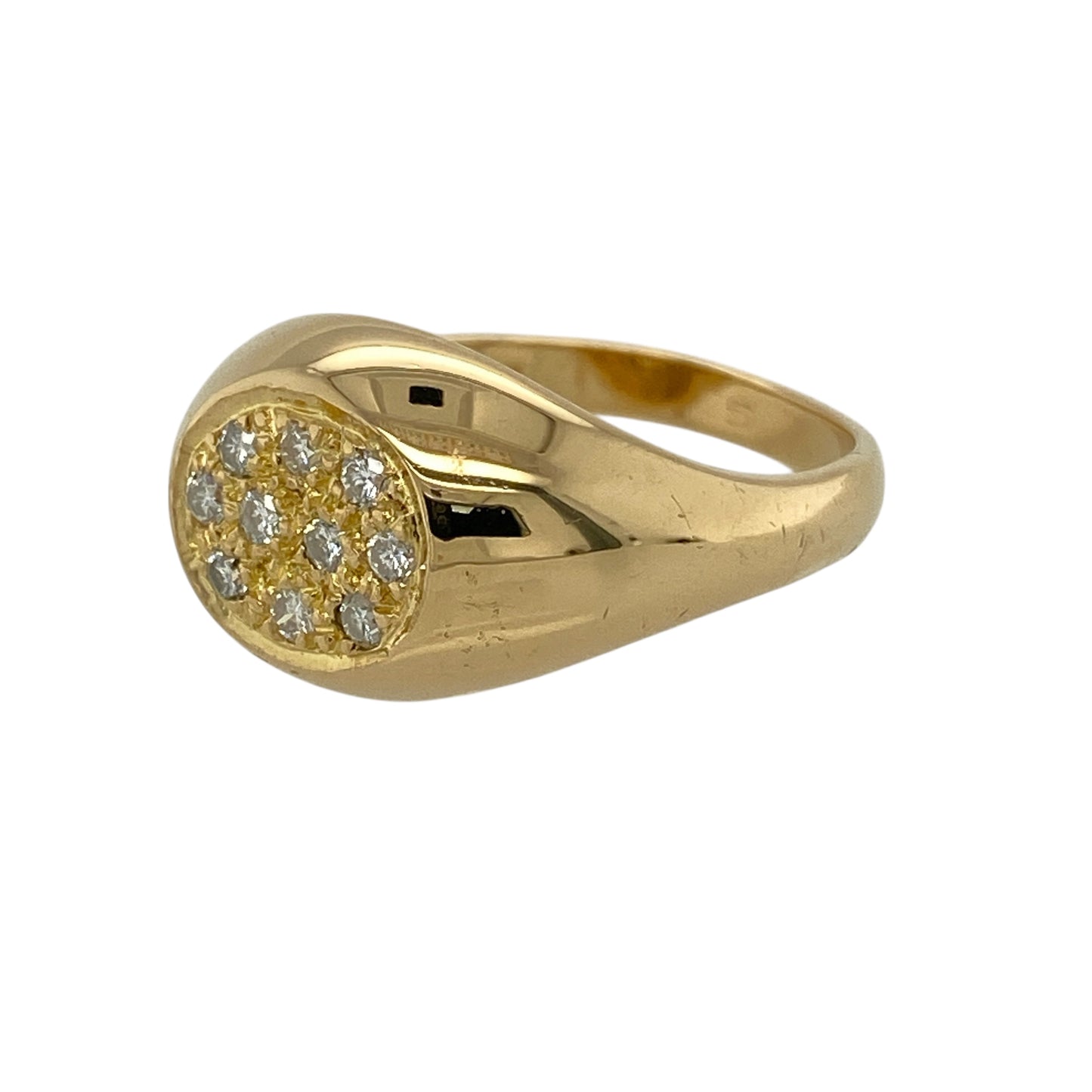 Bring bold sophistication and timeless luxury to your jewellery collection with this pre-owned 18ct yellow gold diamond set oval signet ring, a striking piece with classic appeal.

Design: This ring features a traditional oval signet head, enhanced with ten brilliant-cut diamonds set across the front, adding refined sparkle to the bold, masculine silhouette.