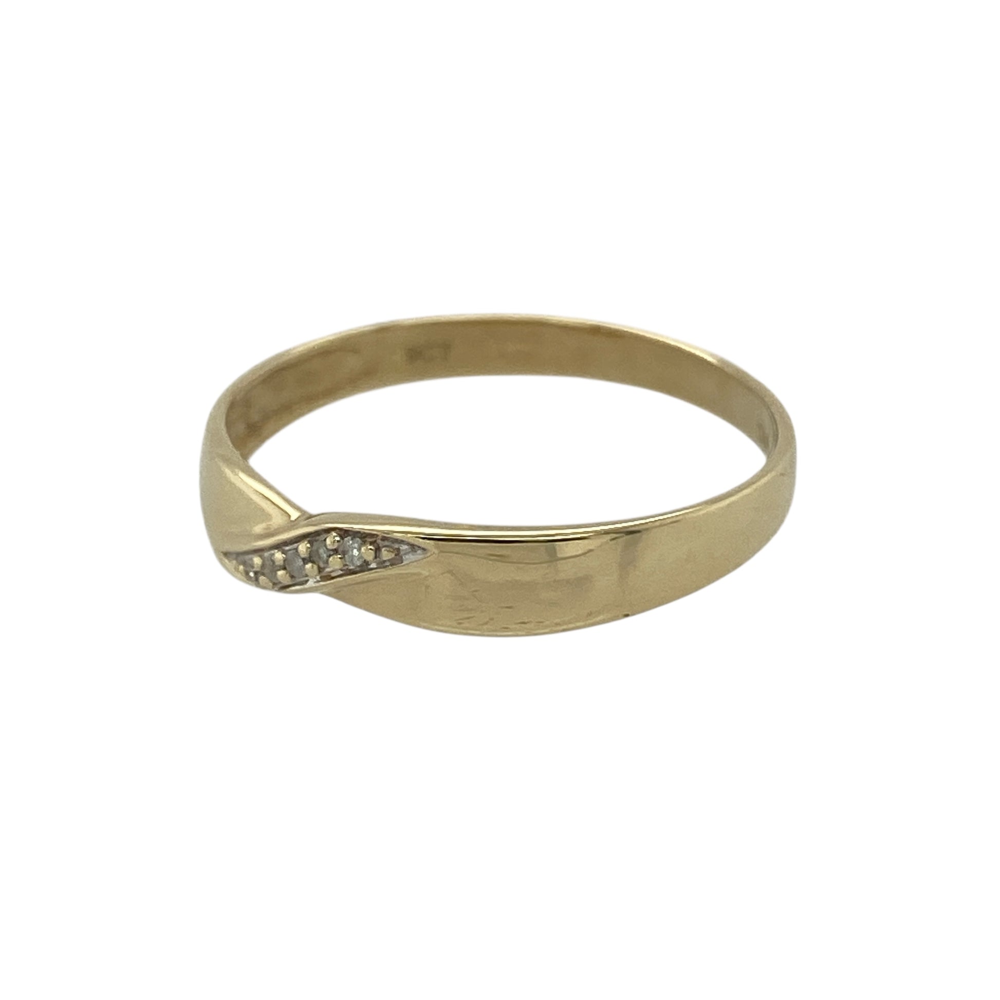 Bring modern elegance and subtle sparkle to your jewellery collection with this pre-owned 9ct yellow gold diamond set crossover band ring, a refined design with contemporary charm.

Design: This ring features a graceful crossover style band, accented with diamond detail that adds gentle sparkle while maintaining a sleek and minimalist look.
Material: Made from 9-carat yellow gold, the warm polished finish complements the flowing crossover design and enhances its timeless appeal.