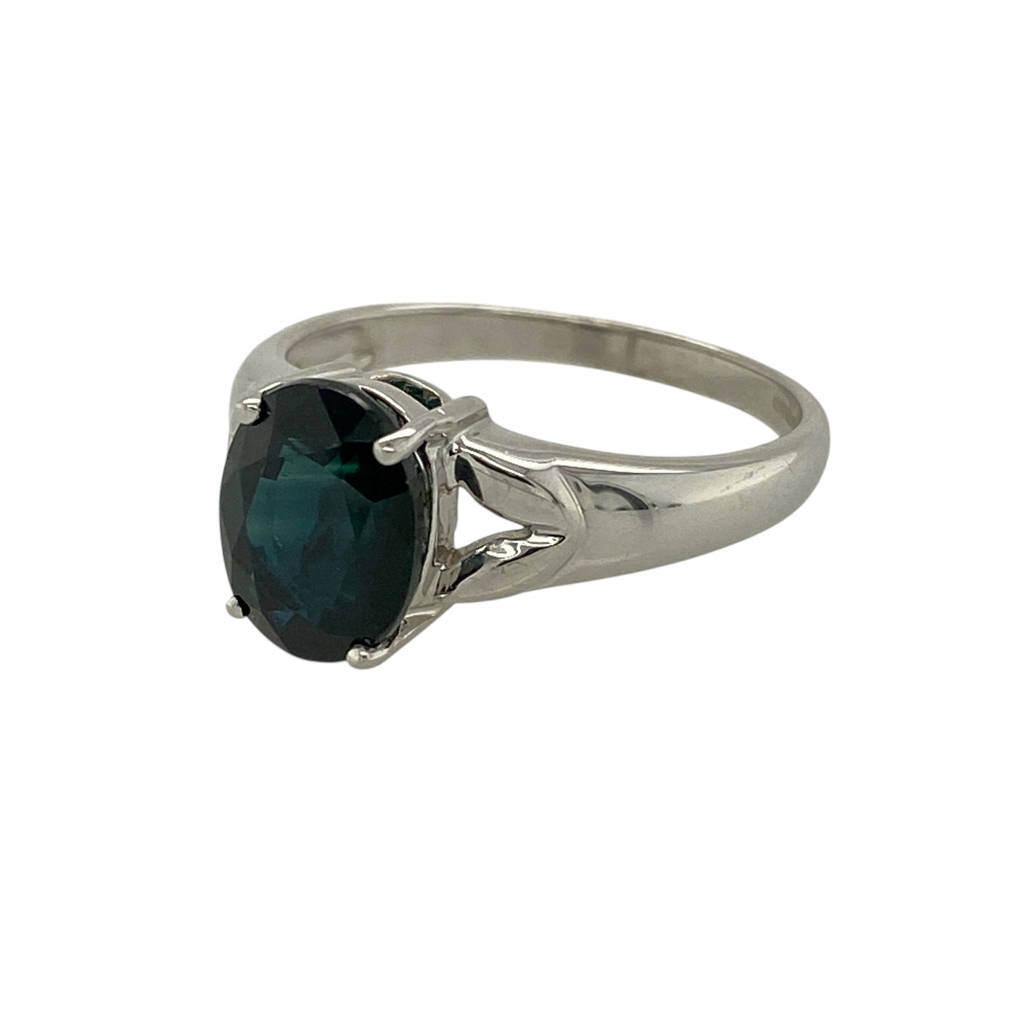 Bring refined colour and understated elegance to your jewellery collection with this pre-owned 9ct white gold oval Shandong sapphire set ring, a timeless piece with classic appeal.

Design: This ring features a striking oval Shandong sapphire at the centre, offering a clean and elegant silhouette that highlights the stone’s rich, natural blue tone.
Material: Made from 9-carat white gold, the bright polished finish beautifully complements the sapphire and enhances the ring’s sophisticated look.