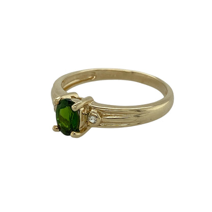 Bring vivid green colour and refined elegance to your jewellery collection with this pre-owned 9ct yellow gold Russian diopside and white topaz set ring, a distinctive piece with timeless charm.

Design: This ring features an oval Russian diopside at the centre, accented by white topaz stones that enhance the rich green hue and add subtle sparkle.
Material: Made from 9-carat yellow gold, the warm polished finish beautifully complements the vibrant tones of the diopside and the brilliance of the white topaz.